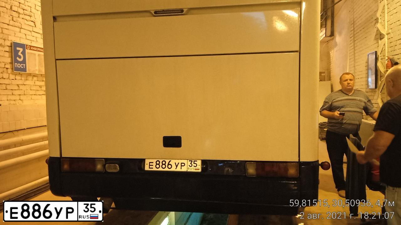 Фото автомобиля SCANIA OMNILINK, 2004 — госномер Е886УР35. Цвет: Белый