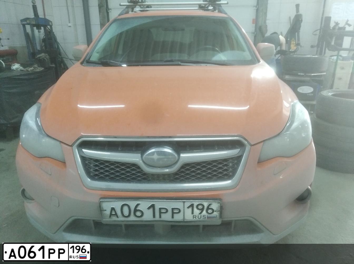Фото автомобиля SUBARU IMPREZA, 2014 — госномер А061РР196. Цвет: ОРАНЖЕВЫЙ