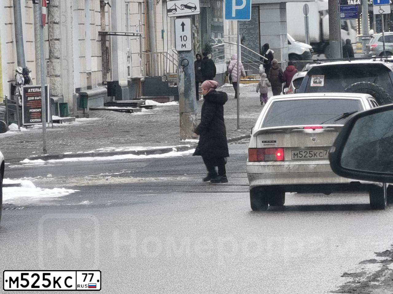 Фото автомобиля ZAZ -1102 TAVRIA, 1995 — госномер М525КС77. Цвет: Красный