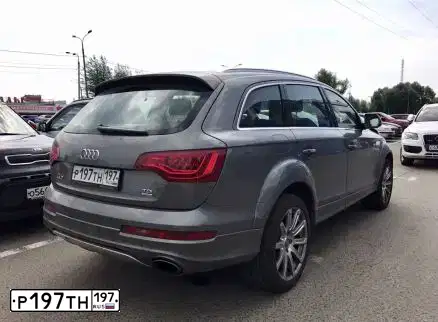 Фото автомобиля AUDI Q7, 2014 — госномер С167ОА790. Цвет: СЕРЫЙ