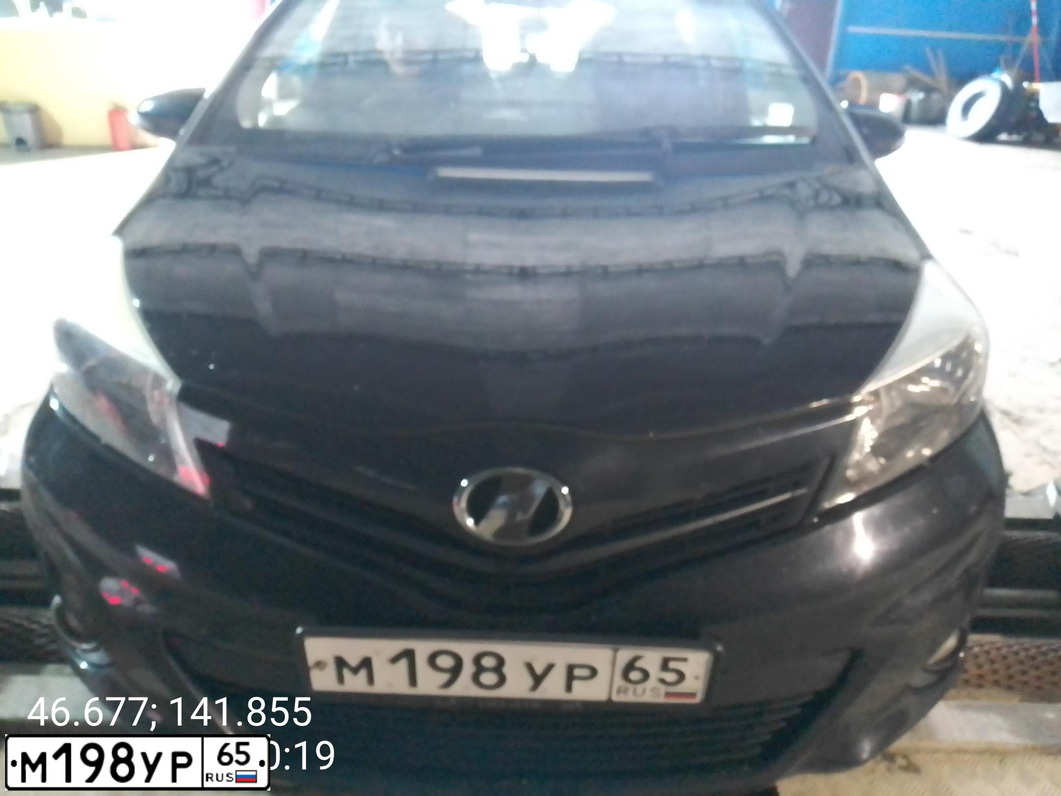 Фото автомобиля TOYOTA VITZ, 2012 — госномер М198УР65