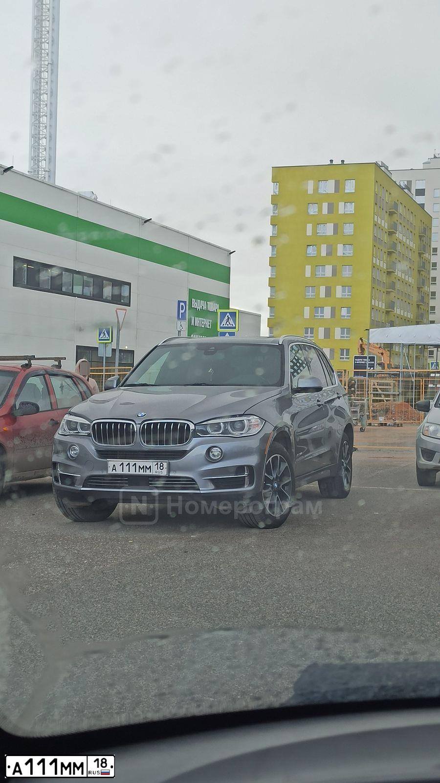 Фото автомобиля VOLKSWAGEN PASSAT, 2011 — госномер А111ММ18. Цвет: Черный