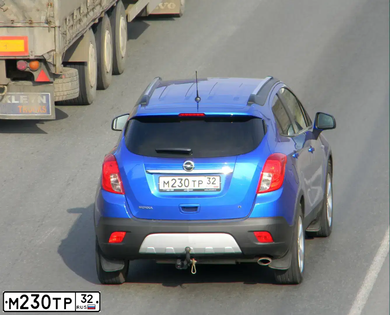 Фото автомобиля OPEL MOKKA, 2013 — госномер М230ТР32. Цвет: синий