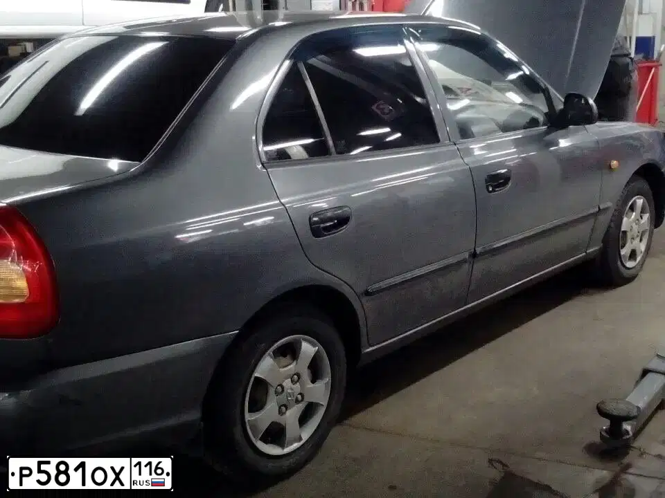 Фото автомобиля TAGAZ ACCENT, 2005 — госномер К471УЕ123. Цвет: Серый