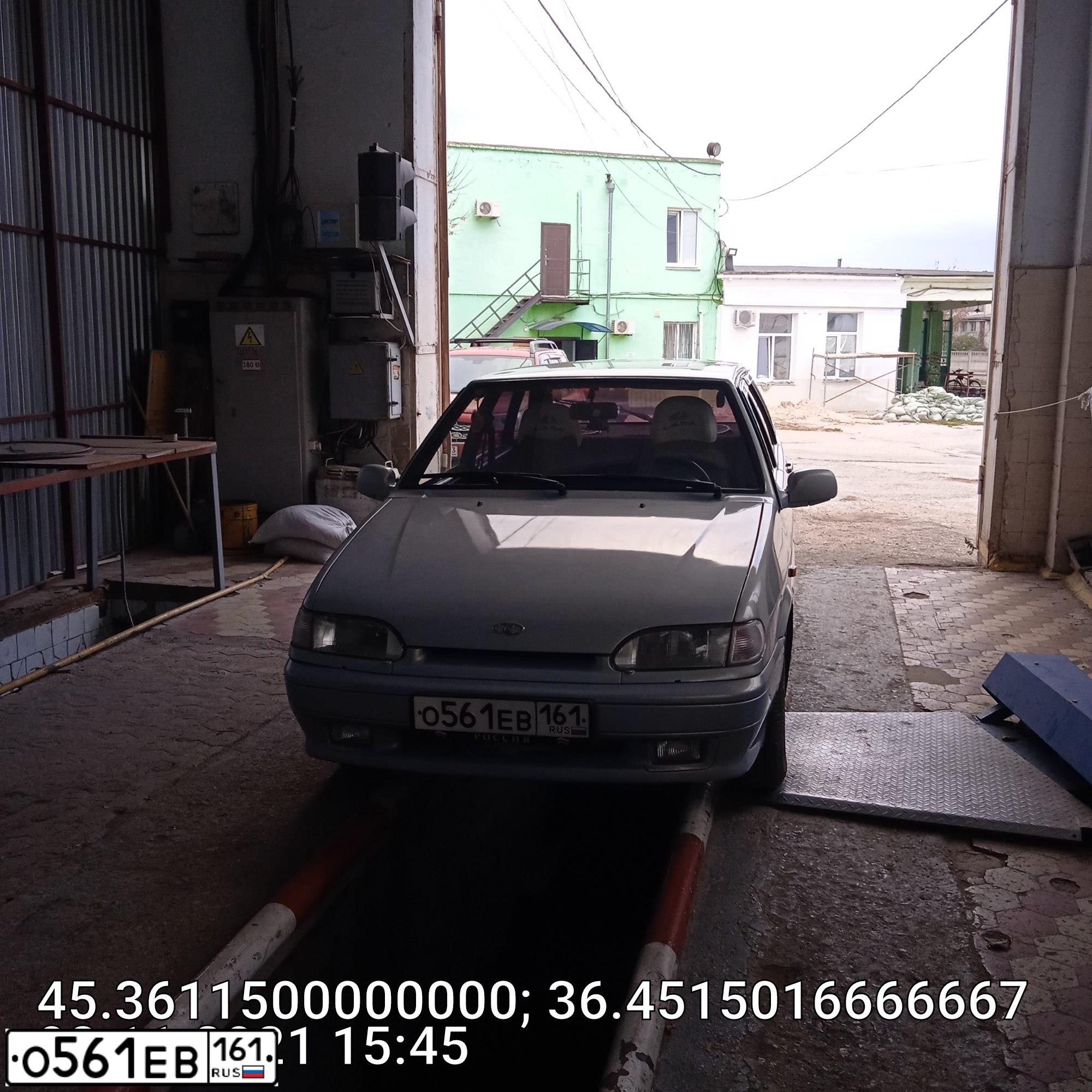 Фото автомобиля LADA 2114 SAMARA, 2005 — госномер О561ЕВ161. Цвет: СЕРЕБРИСТО-ЖЕЛТО-ГОЛУБОЙ