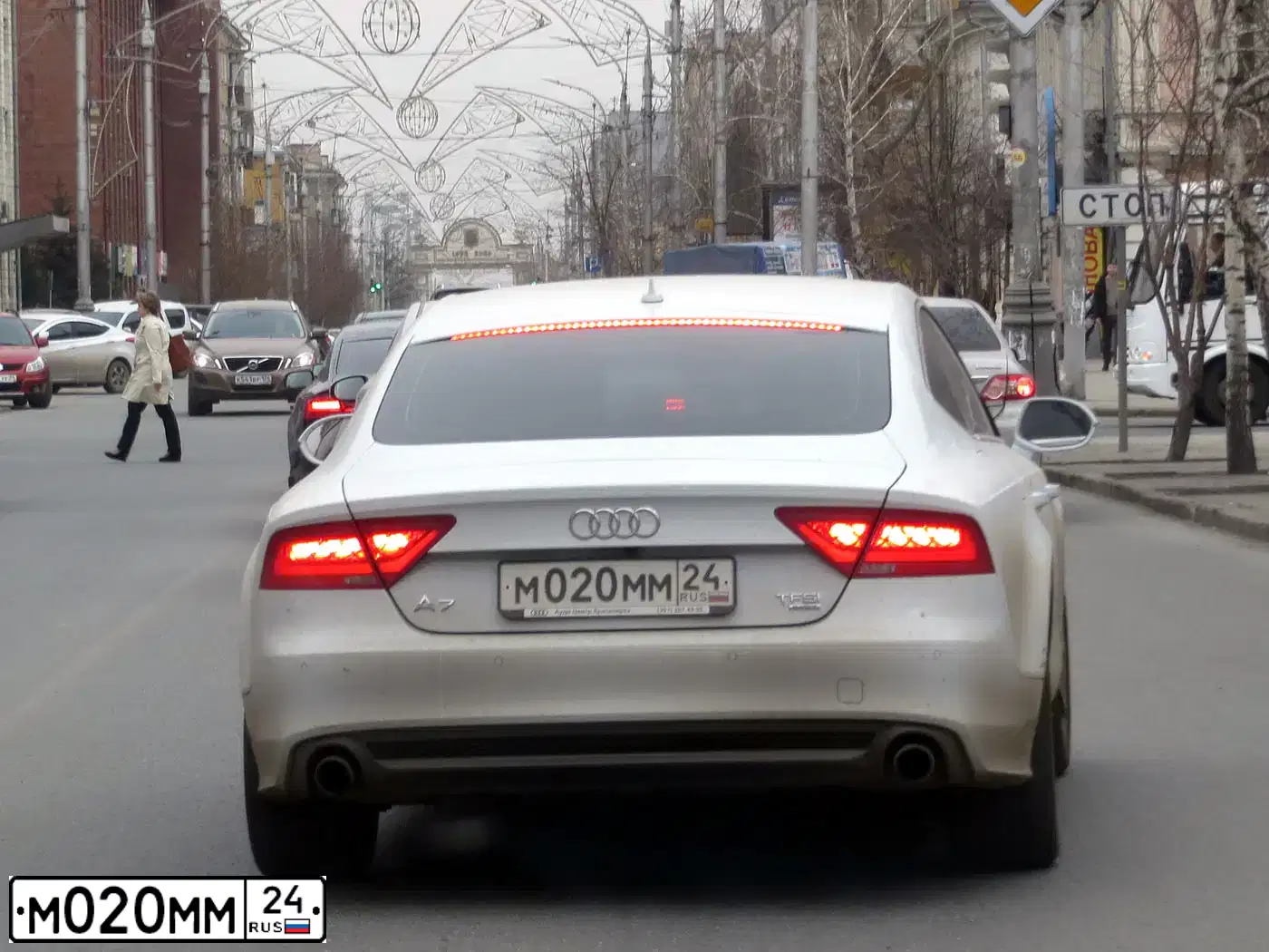 Фото автомобиля MINI МИНИ КУПЕР КЛУБМАН, 2008 — госномер М604ХТ134. Цвет: Белый