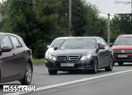 Фото автомобиля MERCEDES E-KLASSE, 2013 — госномер Н010РС33. Цвет: ЧЕРНЫЙ