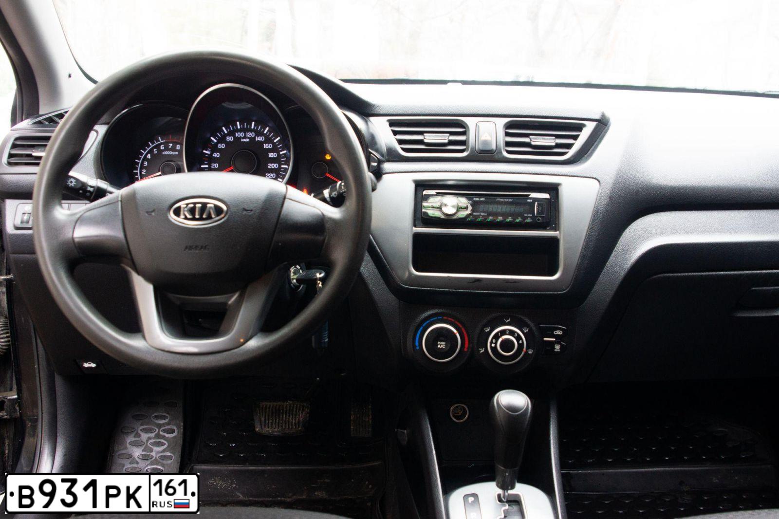 Фото автомобиля KIA RIO, 2012 — госномер М085ТТ134. Цвет: ЧЕРНЫЙ