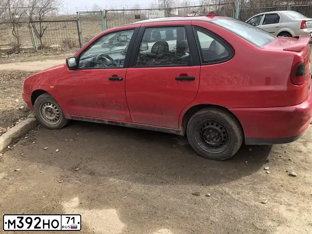 Фото автомобиля SEAT CORDOBA, 1997 — госномер М392НО71. Цвет: Красный