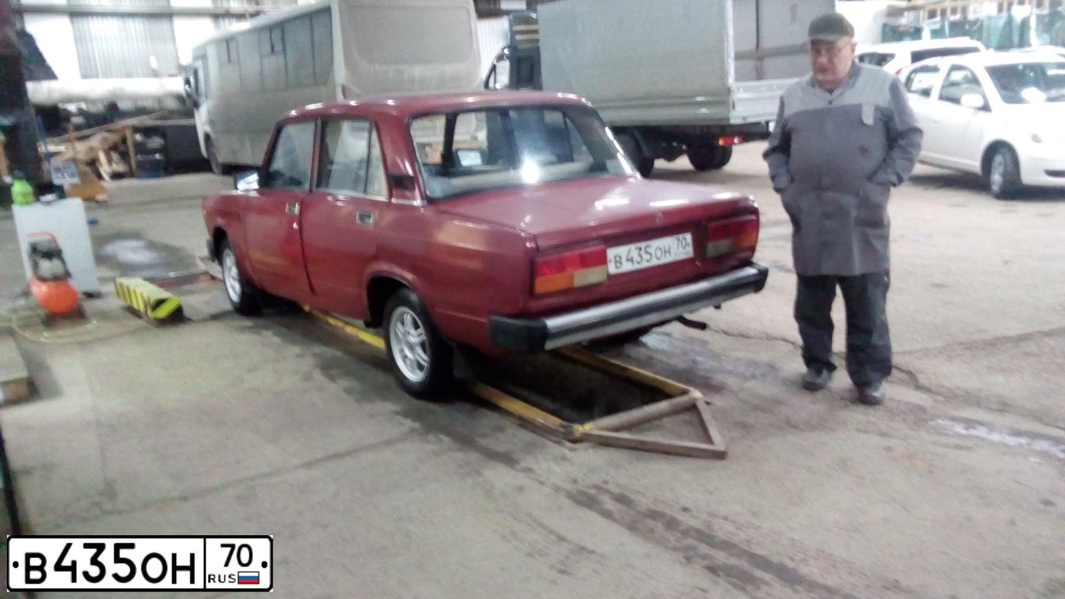 Фото автомобиля LADA 2105, 1994 — госномер Р490НВ70. Цвет: ТЕМНО-КРАСНЫЙ