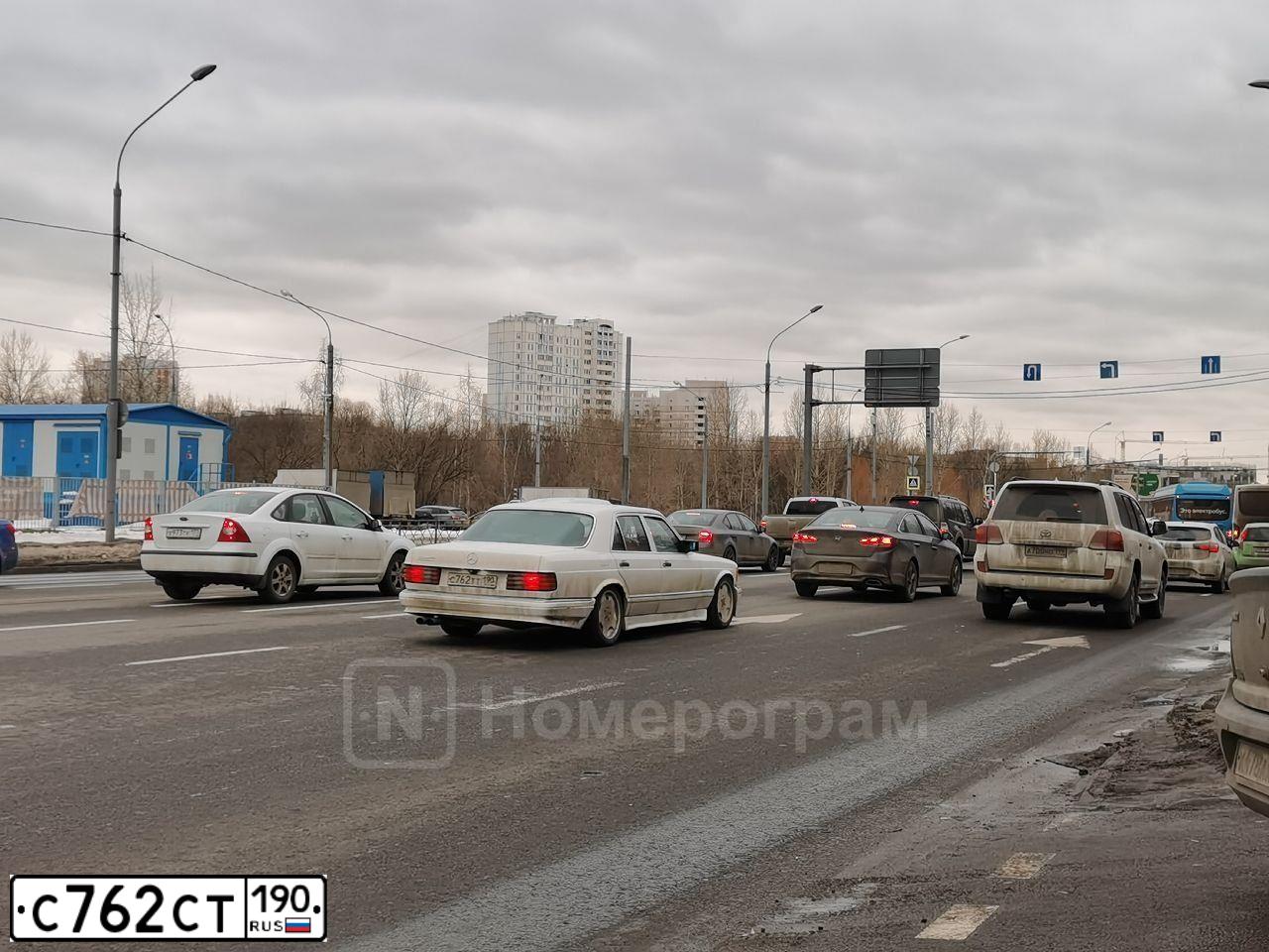 Фото автомобиля FORD FOCUS C-MAX, 2006 — госномер С762СТ190. Цвет: СЕРЫЙ СВЕТЛЫЙ