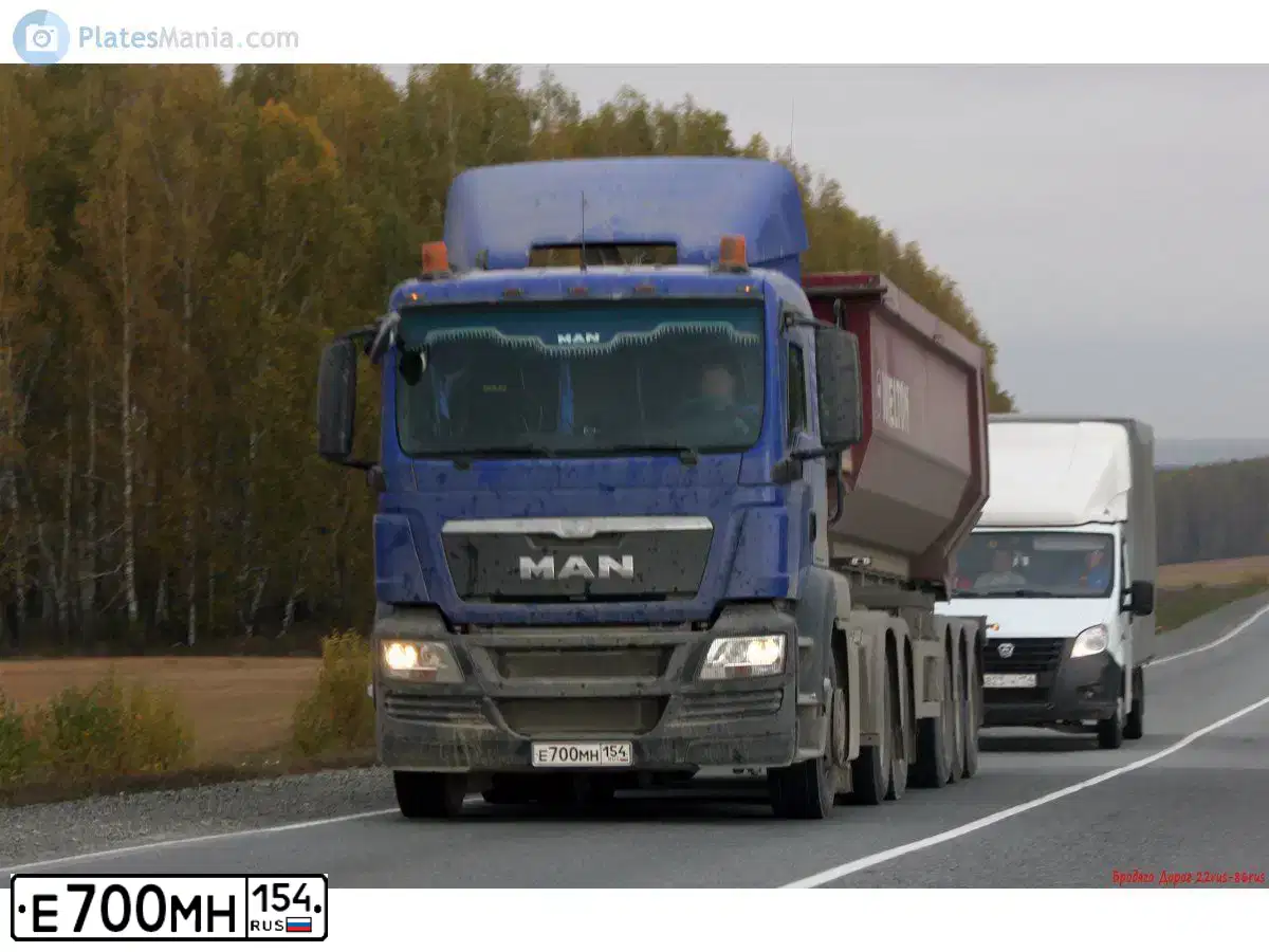 Фото автомобиля MAN TGS 26/33.XXX /6X4/, 2013 — госномер А001АК54. Цвет: СИНИЙ