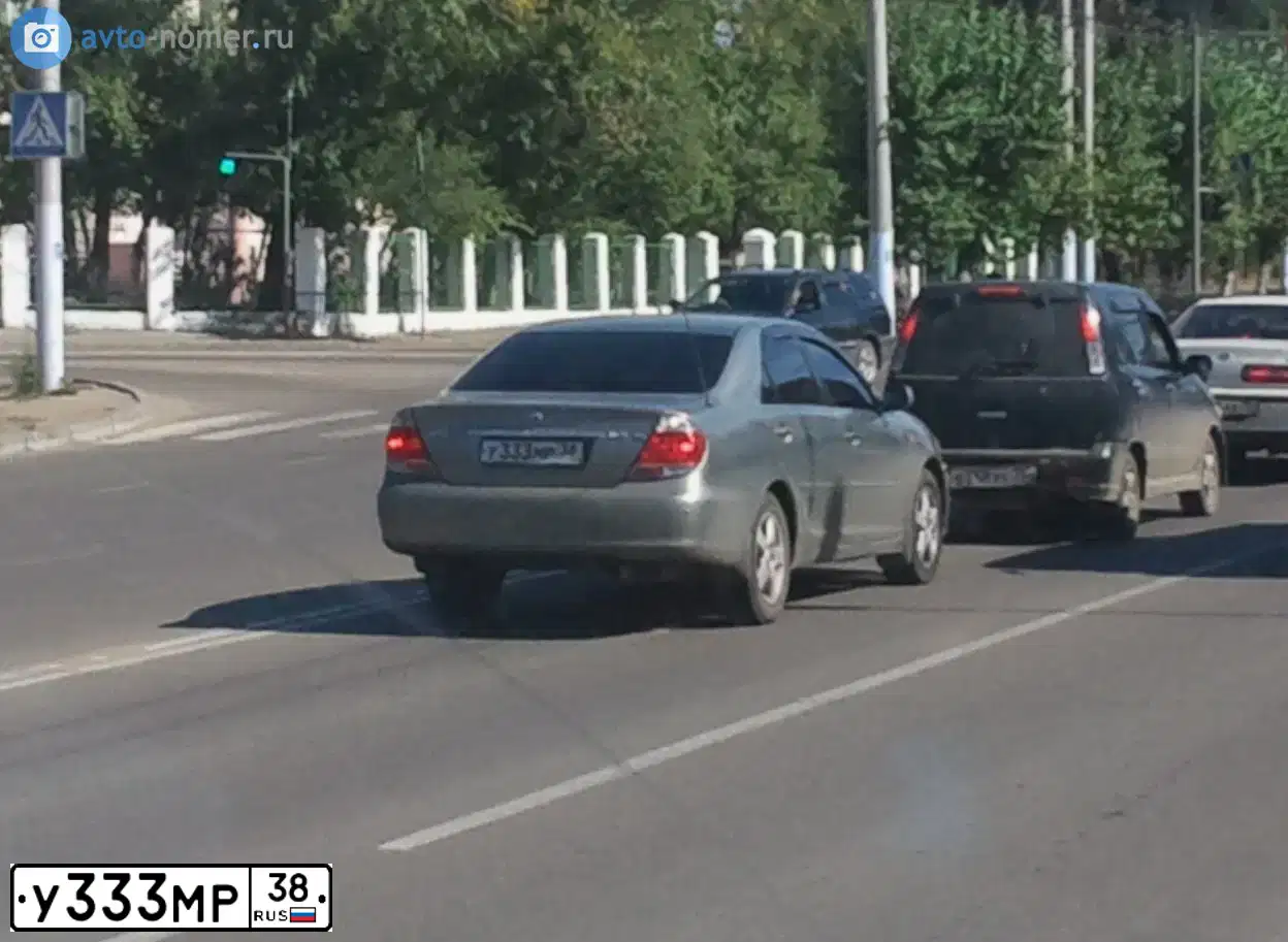 Фото автомобиля TOYOTA CAMRY, 2001 — госномер У333МР38. Цвет: СЕРЕБРИСТЫЙ