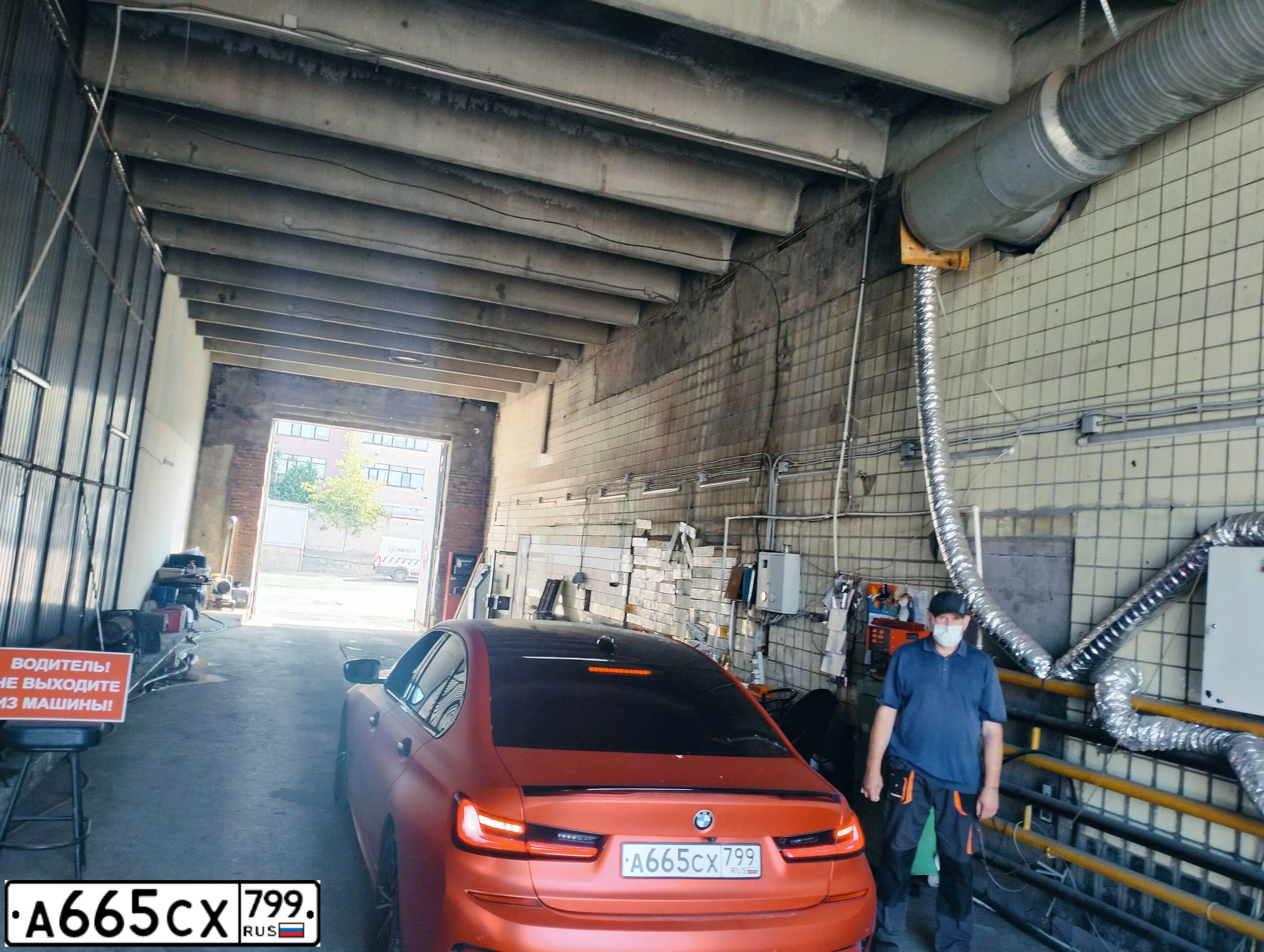 Фото автомобиля BMW SERIE 3, 2020 — госномер М600РА797. Цвет: Красный