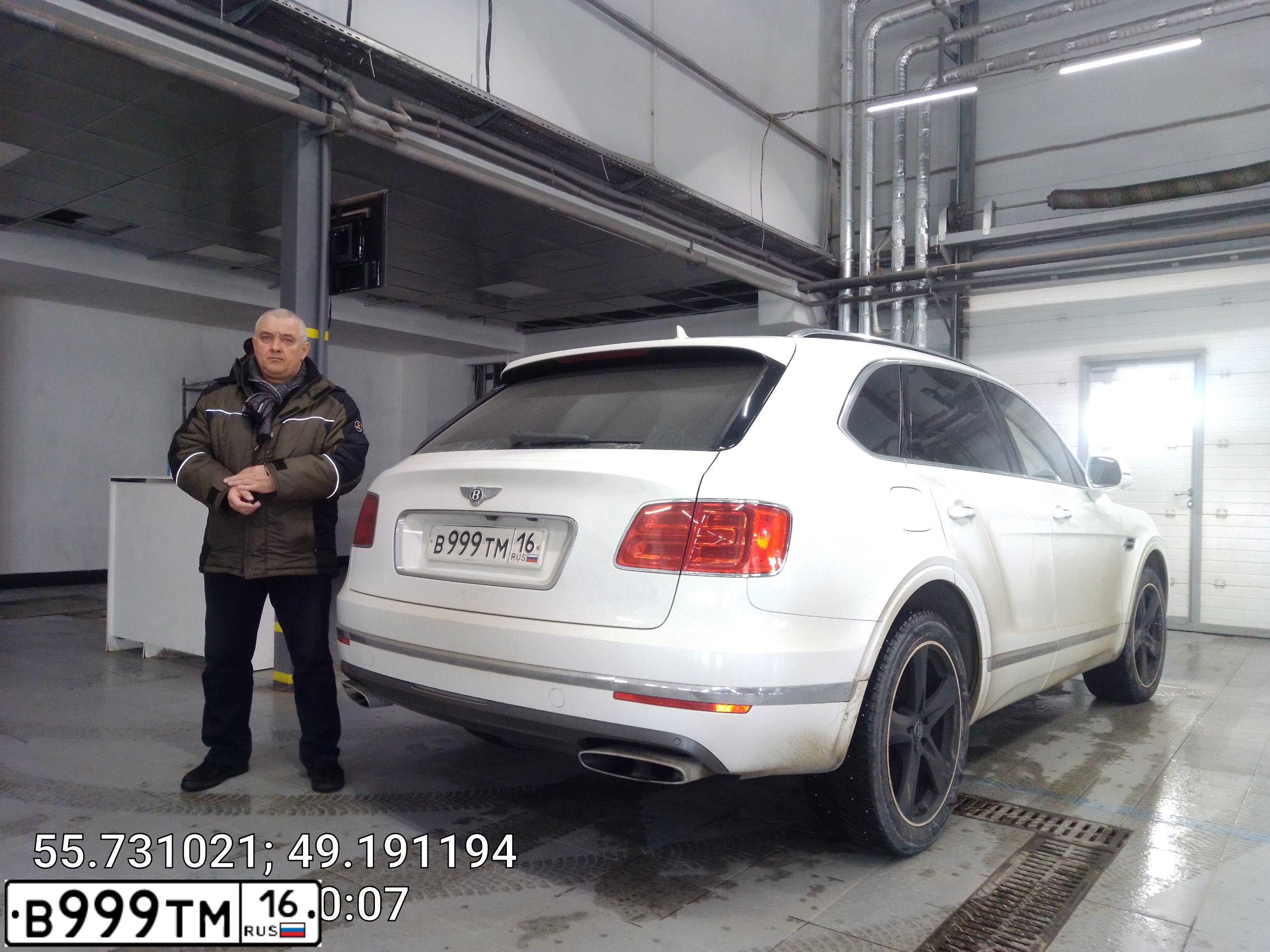Фото автомобиля PORSCHE CAYENNE, 2012 — госномер В999ТМ16. Цвет: ЧЕРНЫЙ