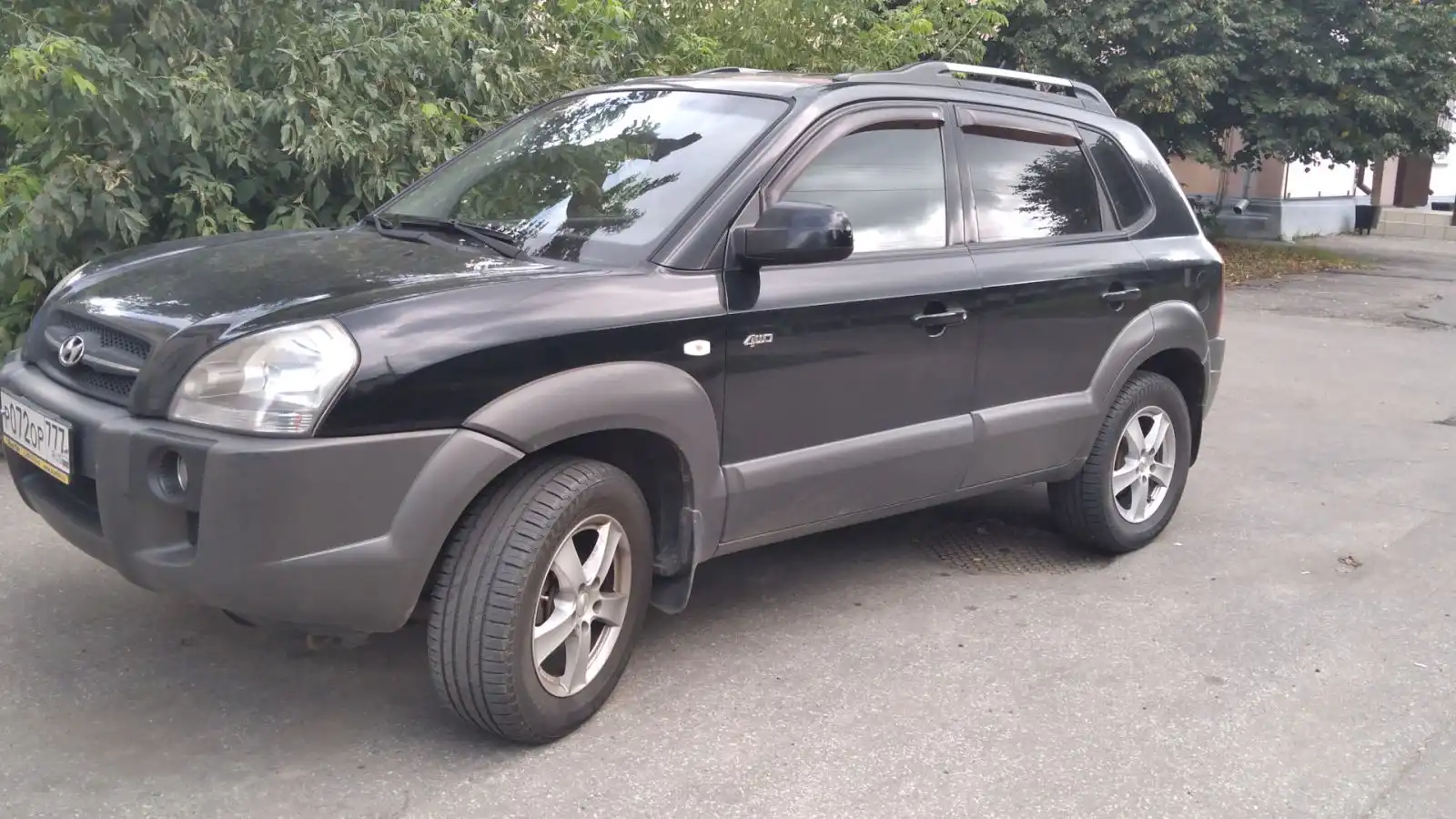 Фото автомобиля HYUNDAI TUCSON, 2006 — госномер Р072ОР777. Цвет: ЧЕРНЫЙ