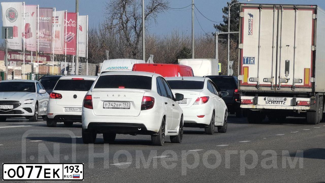 Фото автомобиля BMW X5, 2018 — госномер О077ЕК193. Цвет: ЧЕРНЫЙ