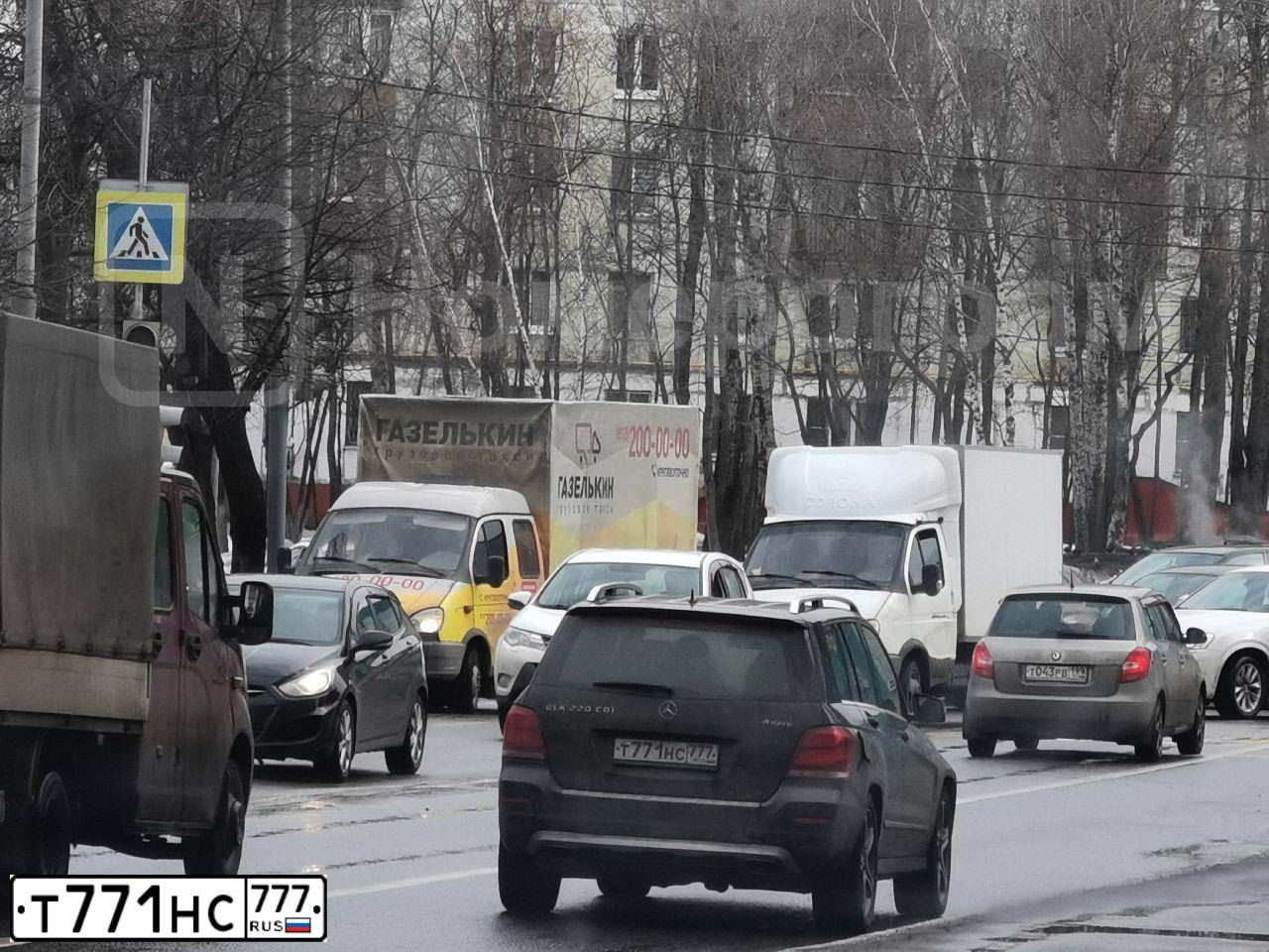 Фото автомобиля MERCEDES-BENZ GLK220, 2015 — госномер Е625ОО790. Цвет: ЧЕРНЫЙ