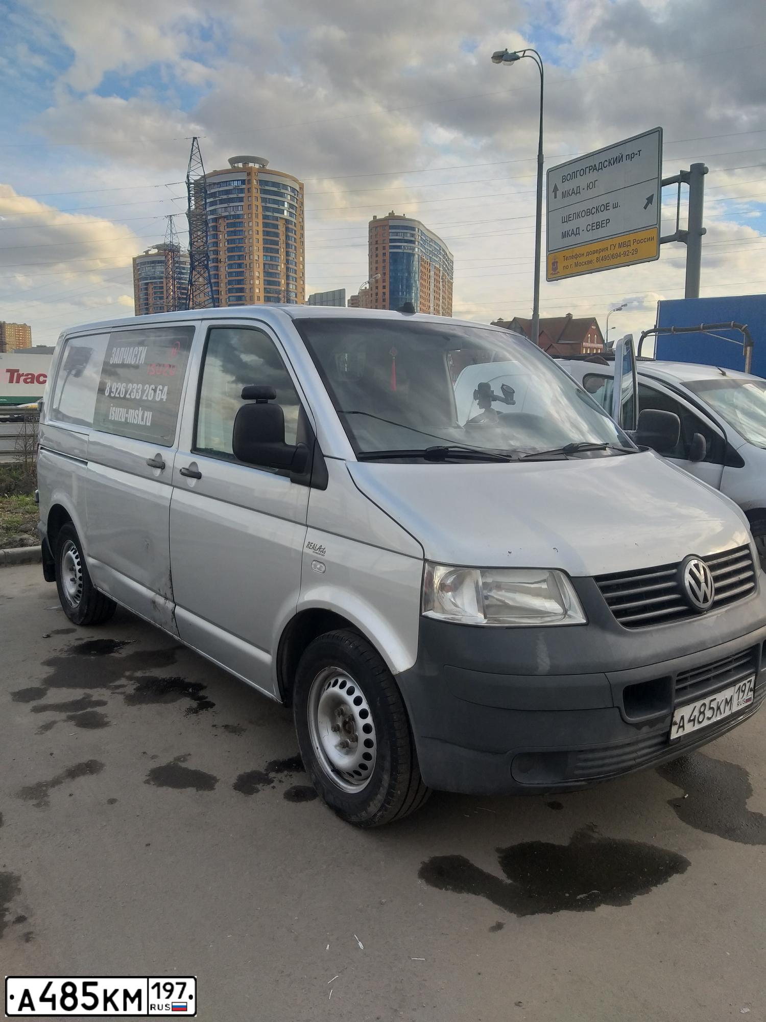 Фото автомобиля VOLKSWAGEN TRANSPORTER, 2007 — госномер А485КМ197. Цвет: Серебристый