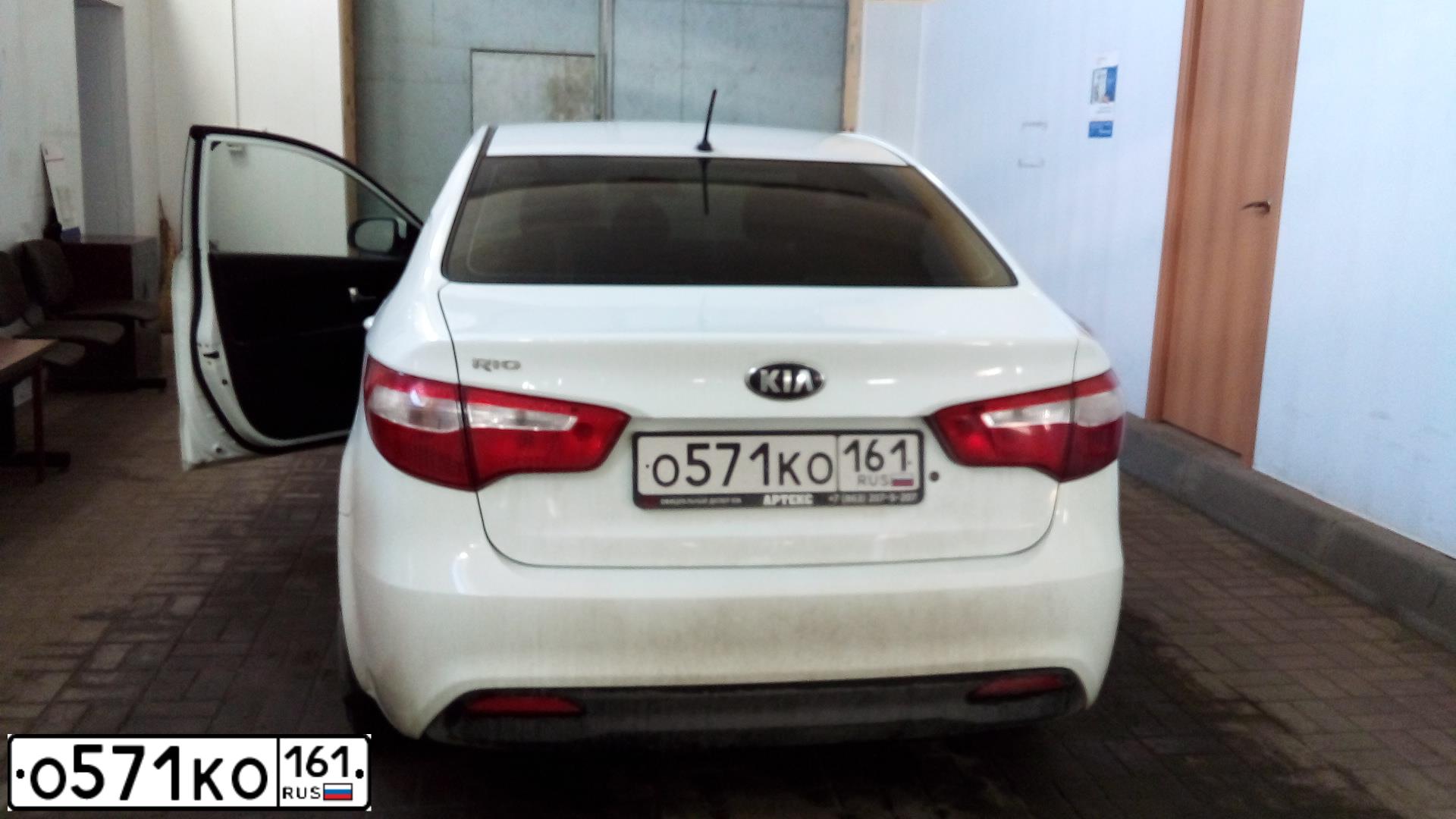Фото автомобиля KIA RIO, 2013 — госномер В262ВУ761. Цвет: Белый