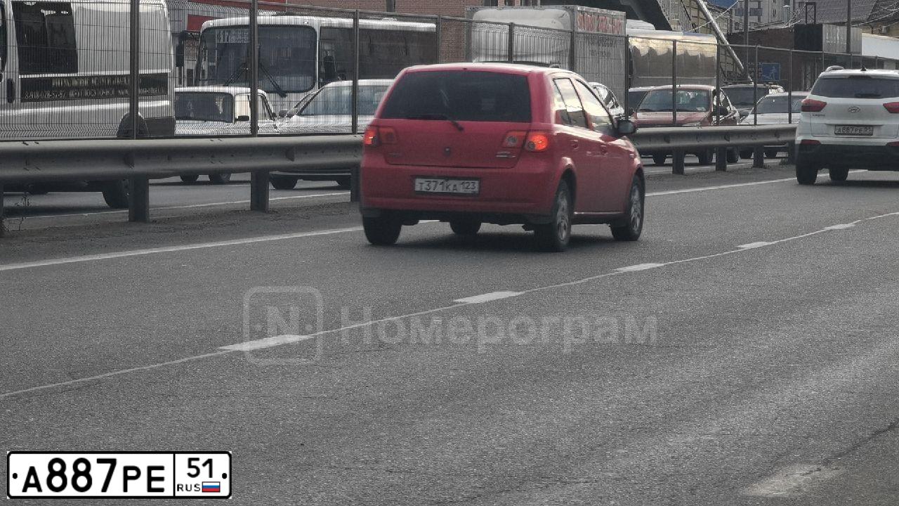 Фото автомобиля RENAULT LOGAN, 2020 — госномер А887РЕ51. Цвет: Белый