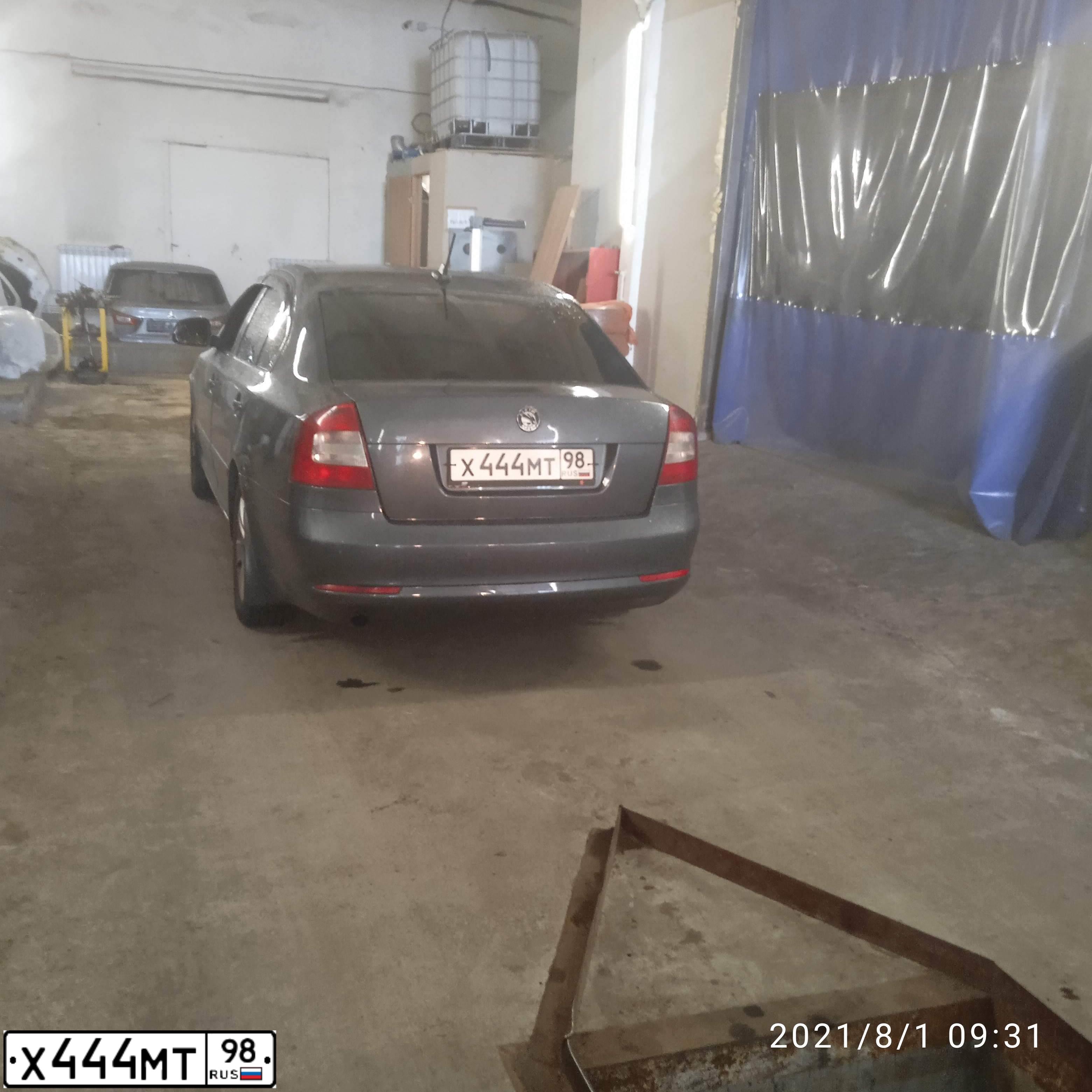 Фото автомобиля SKODA OCTAVIA, 2009 — госномер Х444МТ98. Цвет: ЧЕРНЫЙ