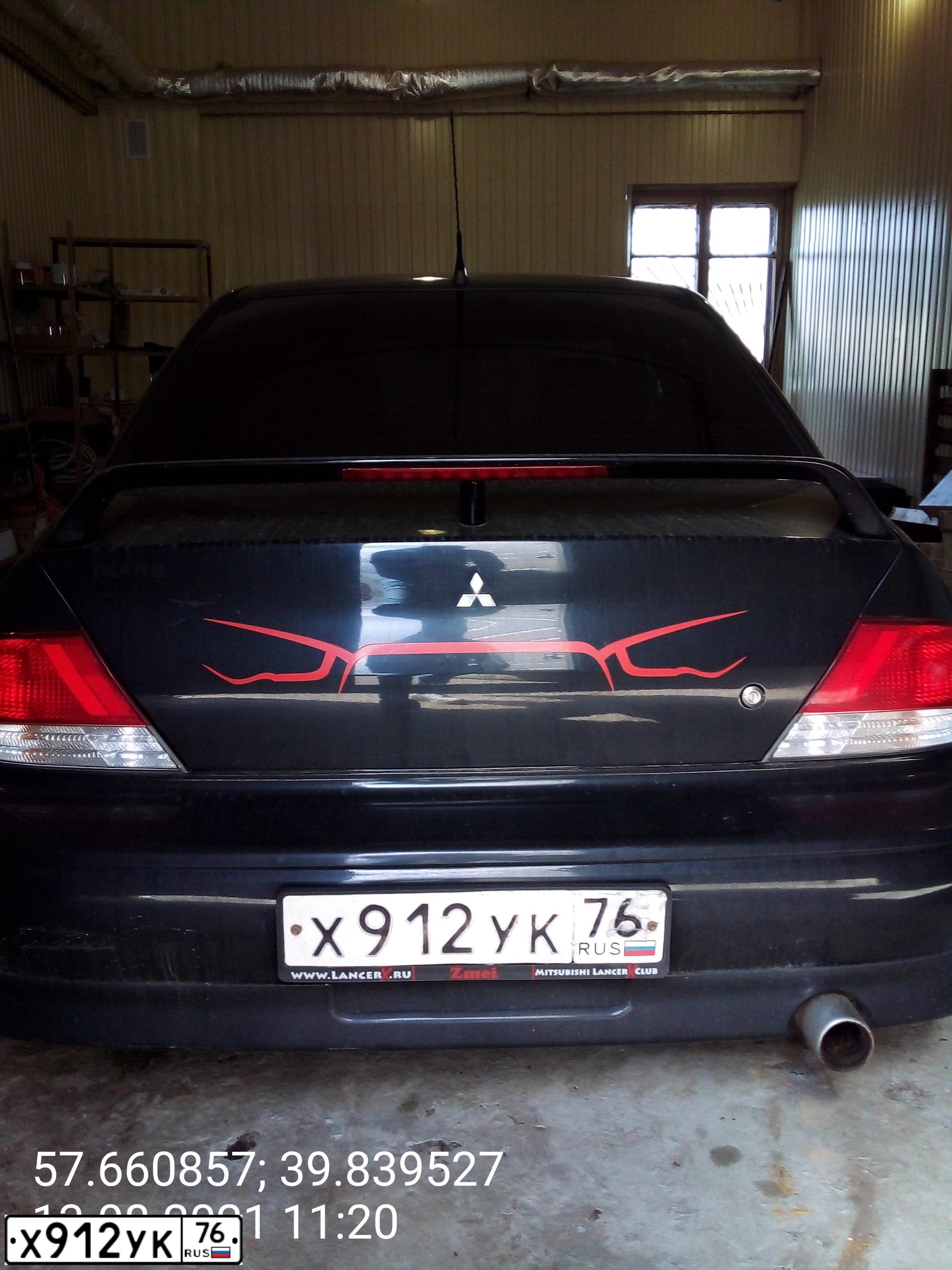 Фото автомобиля MITSUBISHI LANCER, 2002 — госномер Х912УК76. Цвет: ЧЕРНЫЙ