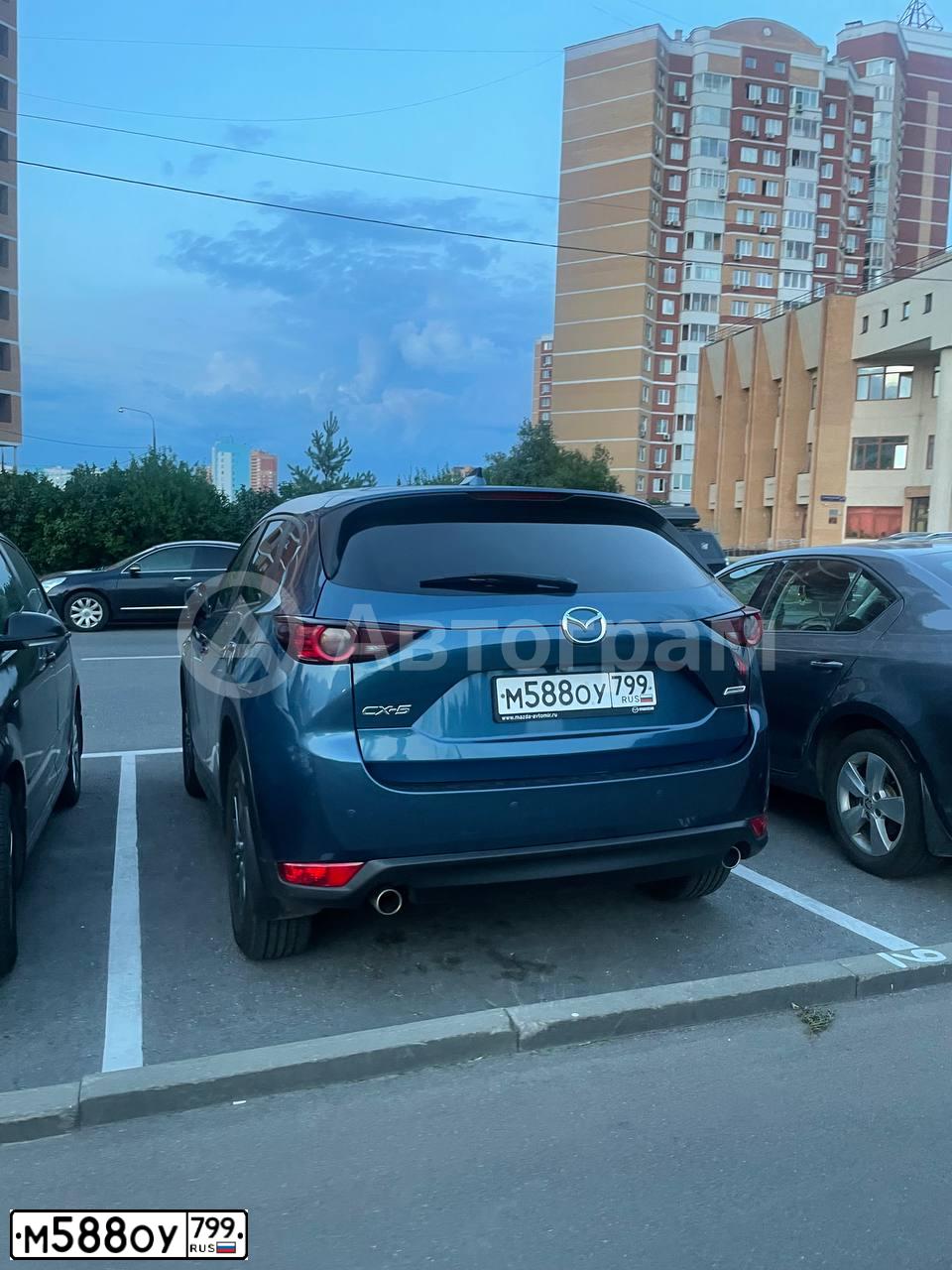 Фото автомобиля MAZDA CX-5, 2019 — госномер М588ОУ799. Цвет: ГОЛУБОЙ