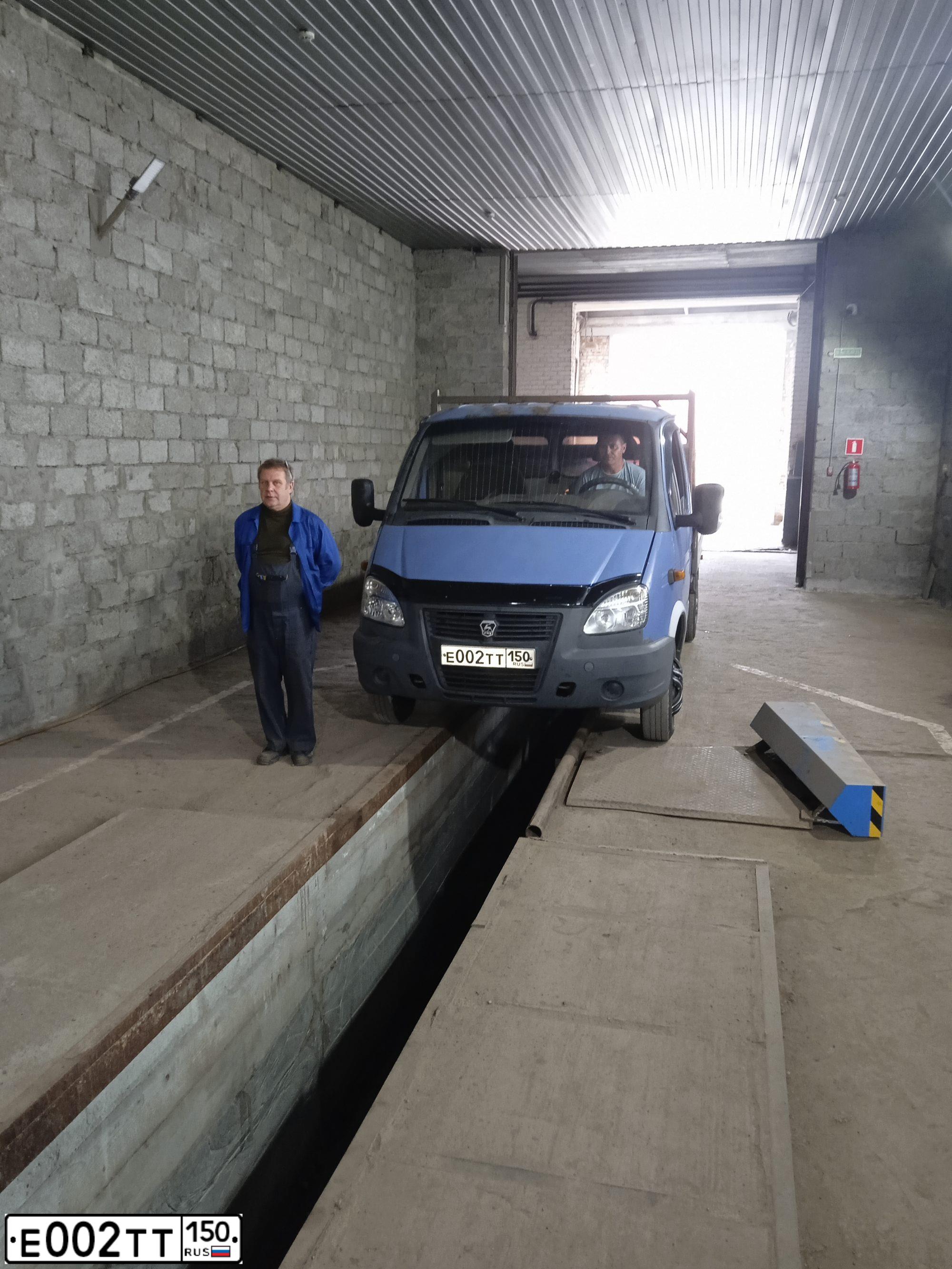 Фото автомобиля GAZ 3302 GAZEL, 2008 — госномер Е002ТТ150. Цвет: СИНЕ-СЕРЕНЕВЫЙ
