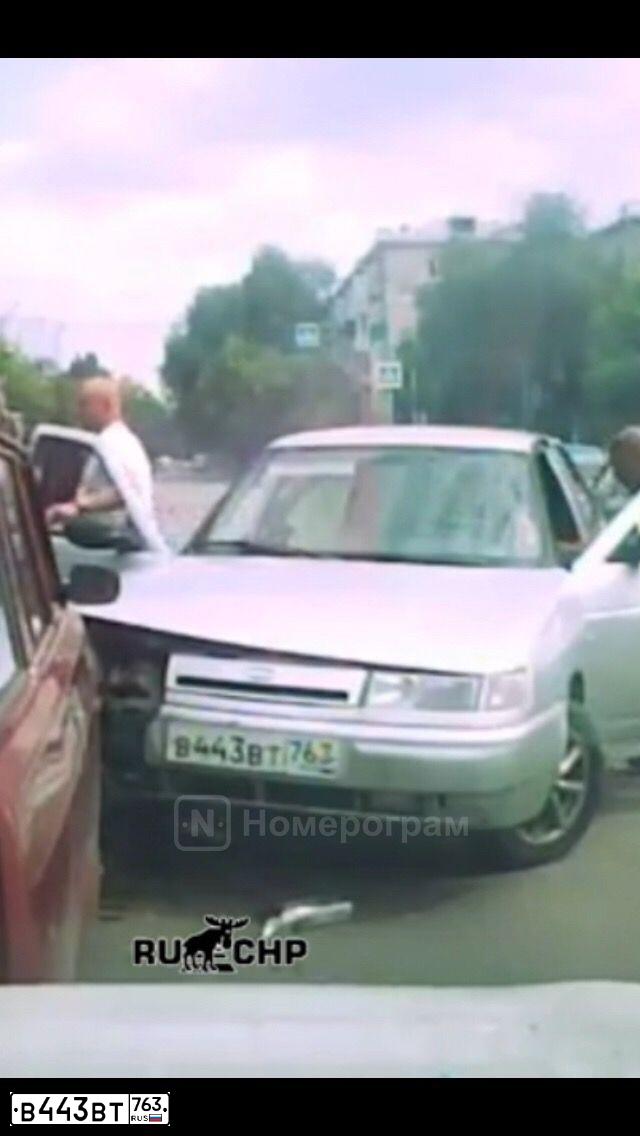 Фото автомобиля LADA 2112, 2004 — госномер В443ВТ763. Цвет: СВЕТЛО СЕРЕБРИСТЫЙ МЕТАЛЛ