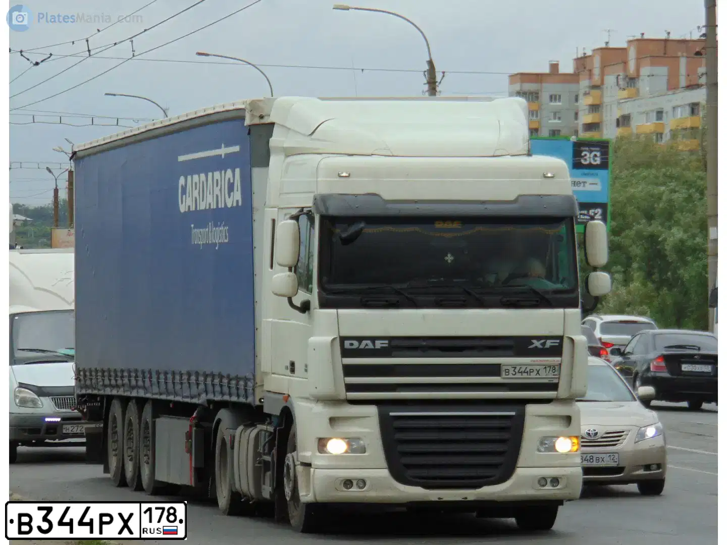 Фото автомобиля DAF XF 105 FT /4X2/, 2013 — госномер О247СМ154. Цвет: Белый