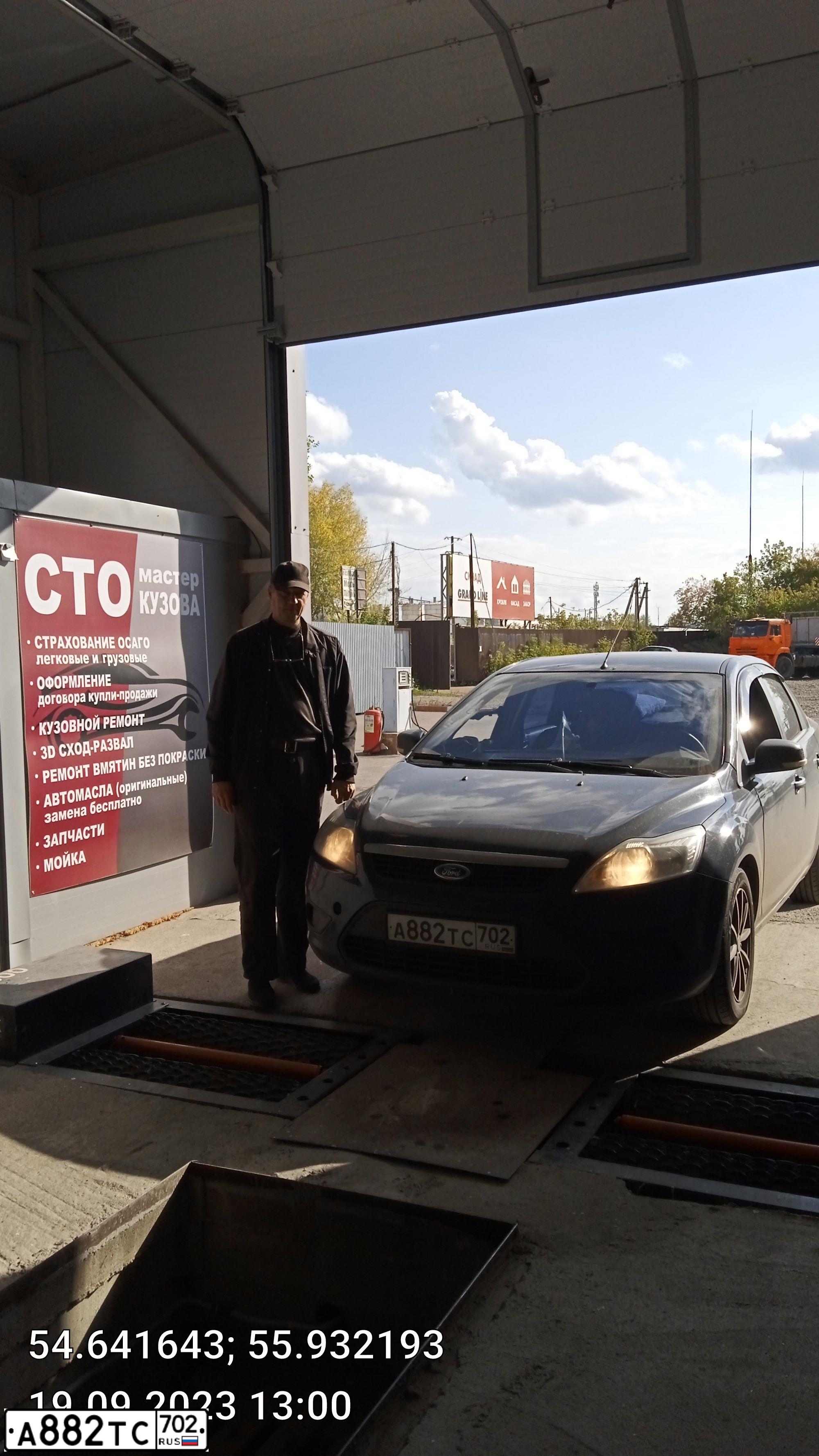 Фото автомобиля FORD FOCUS, 2011 — госномер А882ТС702. Цвет: ТЕМНО-СИНИЙ