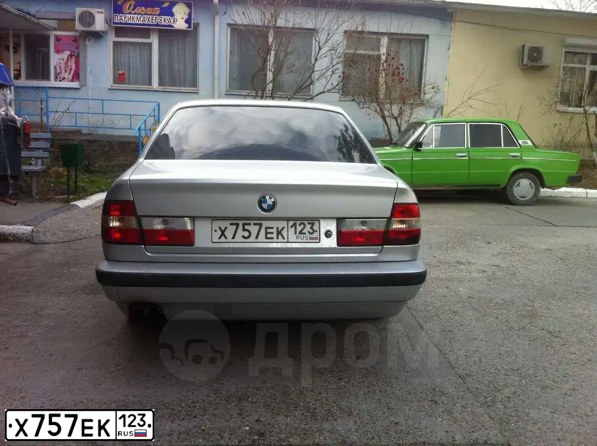Фото автомобиля BMW SERIE 5, 1990 — госномер М349ВО77. Цвет: СВЕТЛО-СЕРЫЙ