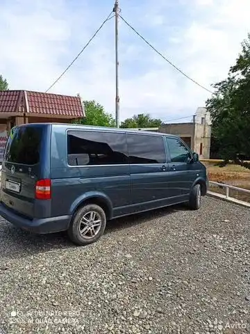 Фото автомобиля VOLKSWAGEN TOUAREG, 2006 — госномер К700ОО26. Цвет: СЕРЫЙ