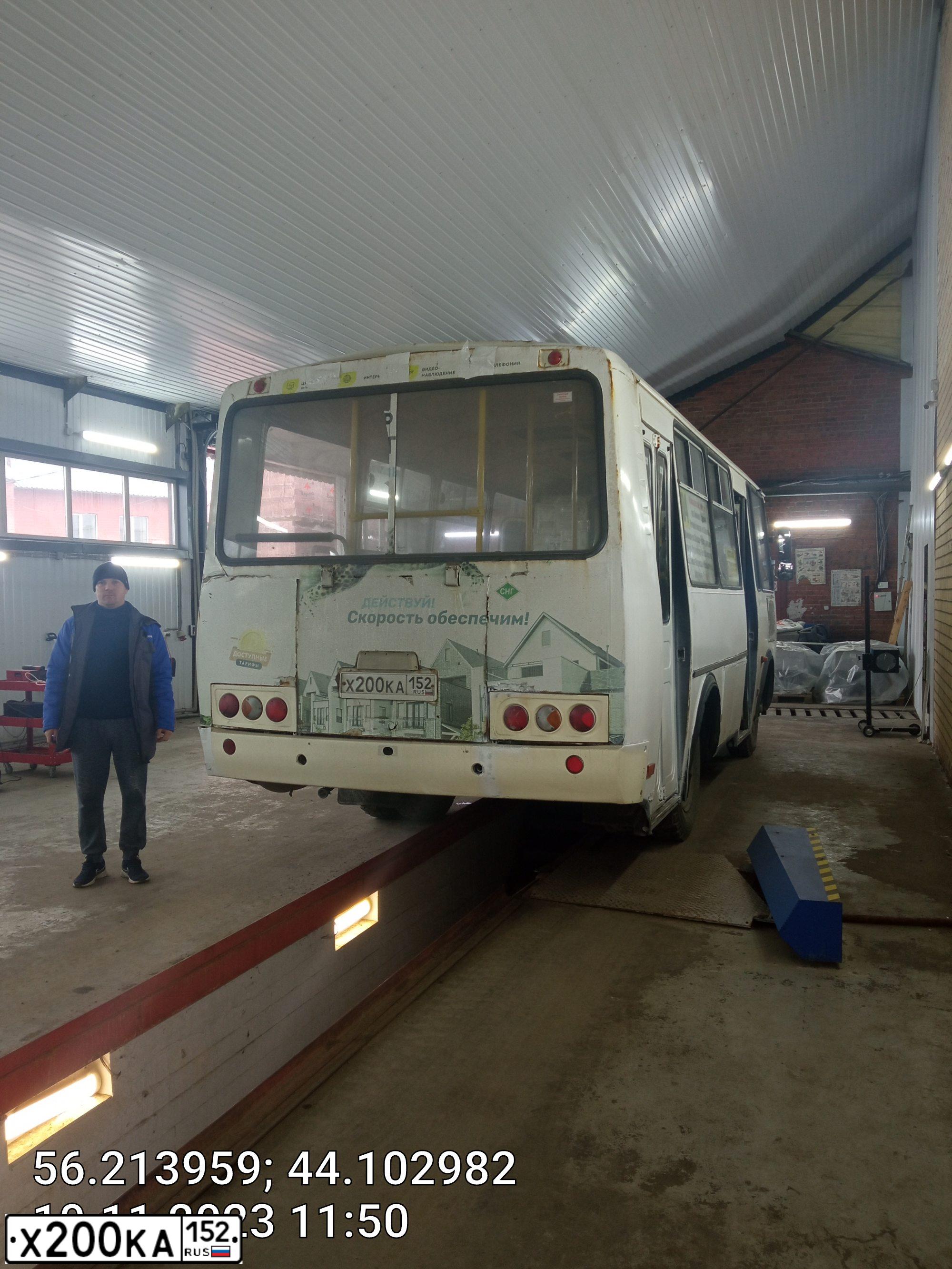 Фото автомобиля PAZ 3205, 2017 — госномер Х200КА152. Цвет: Белый