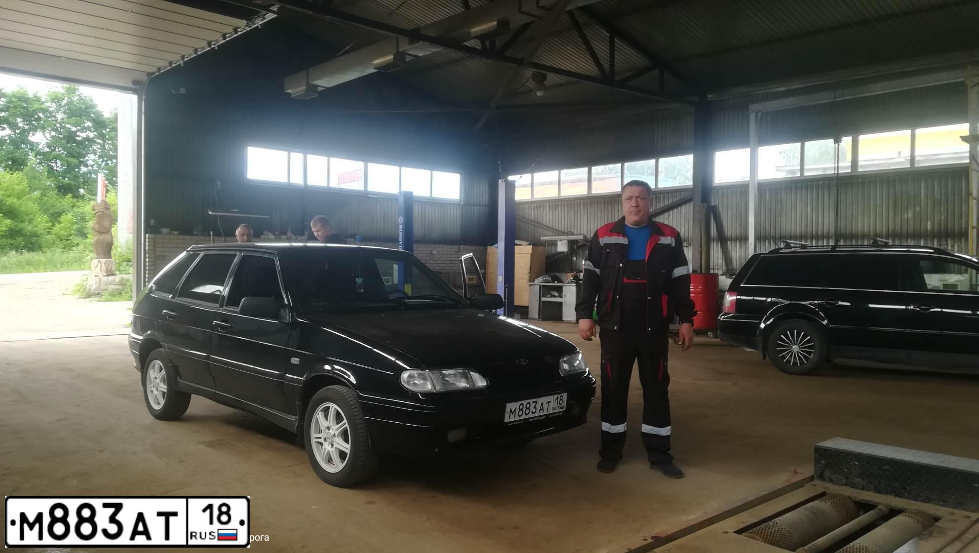 Фото автомобиля LADA 2114 SAMARA, 2010 — госномер М883АТ18. Цвет: СИНЕ-ЧЕРНЫЙ