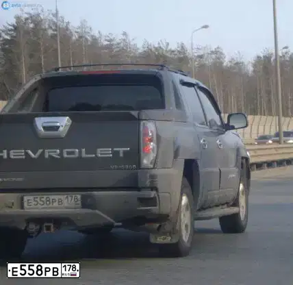 Фото автомобиля CHEVROLET AVALANCHE, 2003 — госномер Е558РВ178. Цвет: ЧЕРНЫЙ
