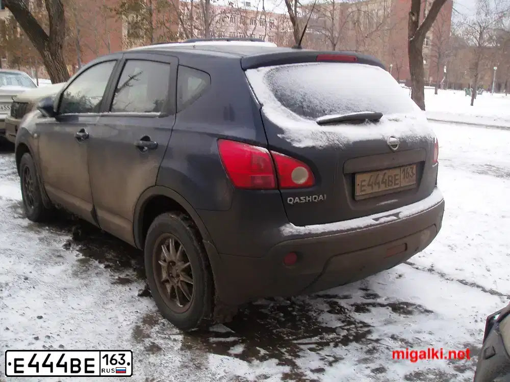Фото автомобиля NISSAN QASHQAI, 2007 — госномер Е444ВЕ163. Цвет: ТЕМНО-СИНИЙ
