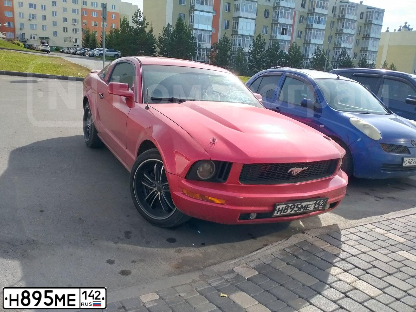 Фото автомобиля ФОРД МUSТАNG, 2005 — госномер Н962МА19. Цвет: Красный