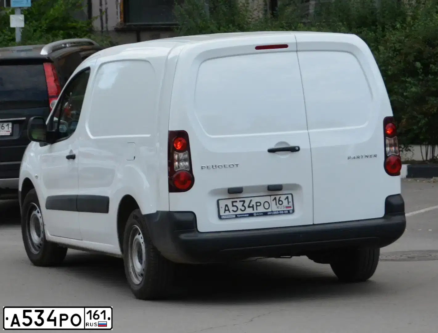 Фото автомобиля PEUGEOT PARTNER, 2016 — госномер Н786АЕ180. Цвет: Белый