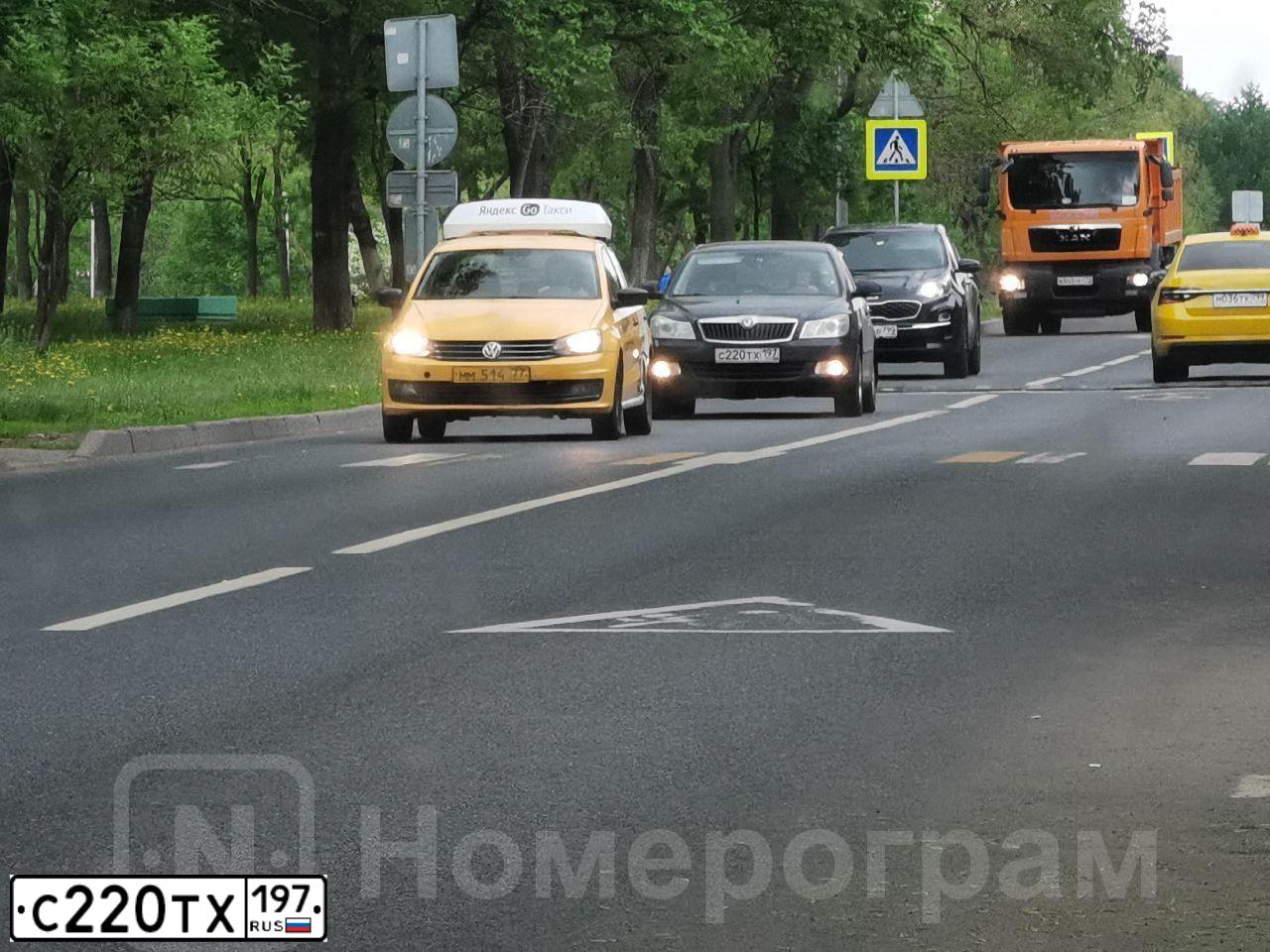 Фото автомобиля SKODA OCTAVIA, 2012 — госномер В785АС977. Цвет: ЧЕРНЫЙ