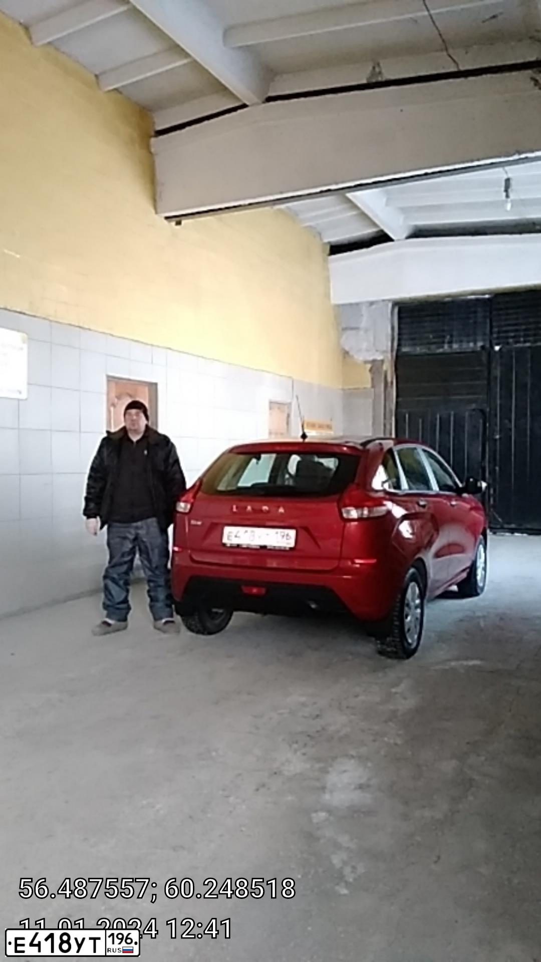 Фото автомобиля LADA XRAY, 2017 — госномер Е418УТ196. Цвет: КРАСНЫЙ