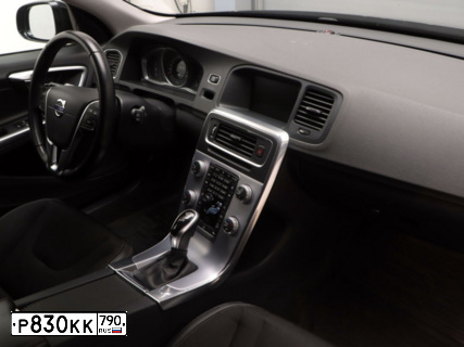 Фото автомобиля VOLVO V60, 2018 — госномер Р830КК790. Цвет: ЧЕРНЫЙ