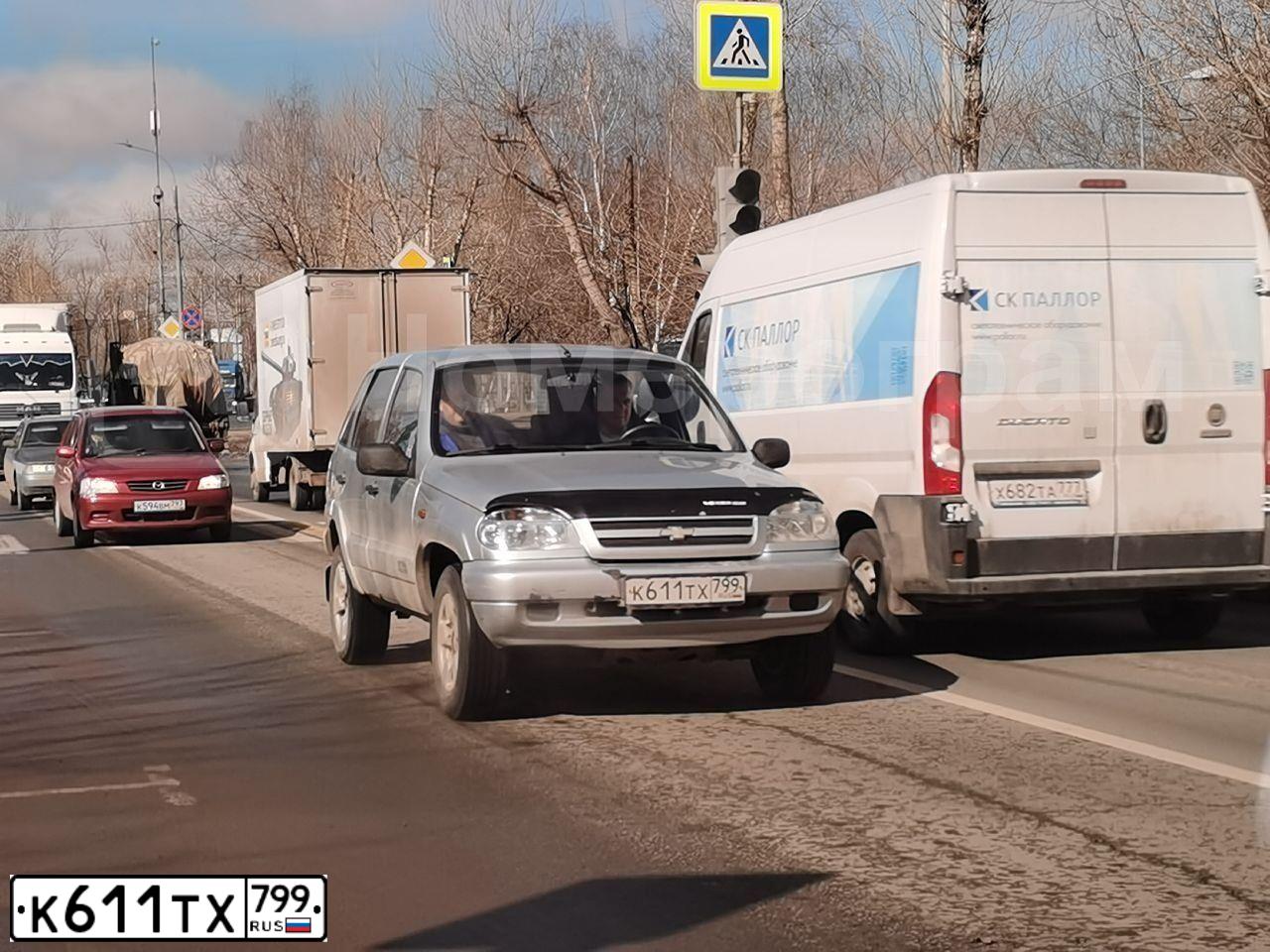 Фото автомобиля CHEVROLET NIVA, 2008 — госномер К611ТХ799. Цвет: СВЕТЛО-СЕРЕБРИСТЫЙ  МЕТАЛЛИК