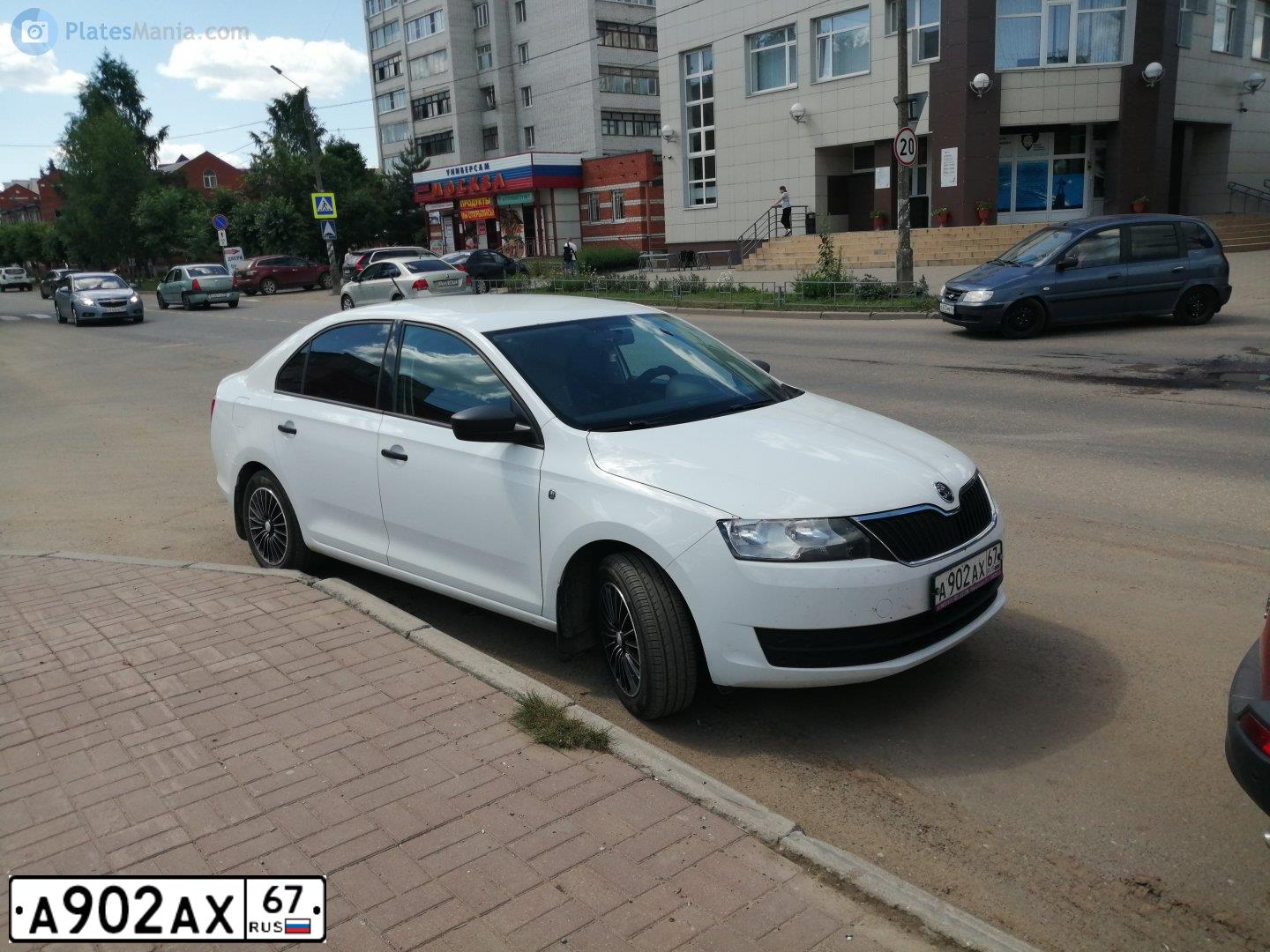 Фото автомобиля SKODA RAPID, 2016 — госномер А902АХ67. Цвет: БЕЛЫЙ
