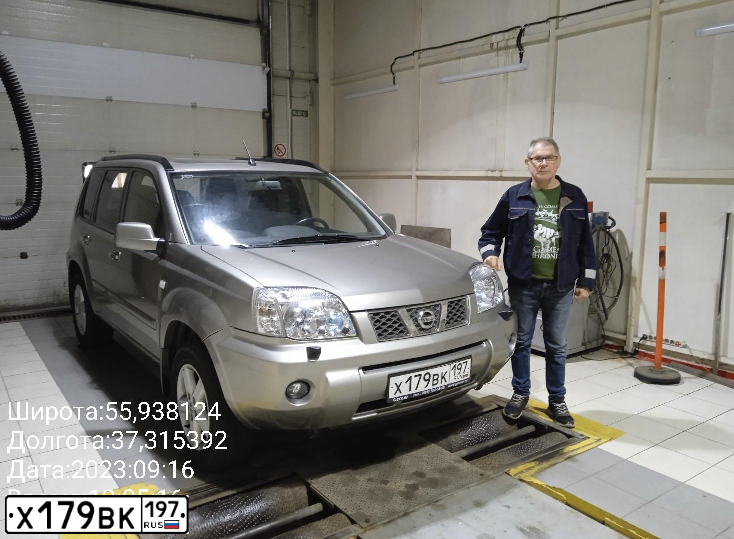 Фото автомобиля NISSAN X-TRAIL, 2006 — госномер А088МР77. Цвет: СЕРЫЙ