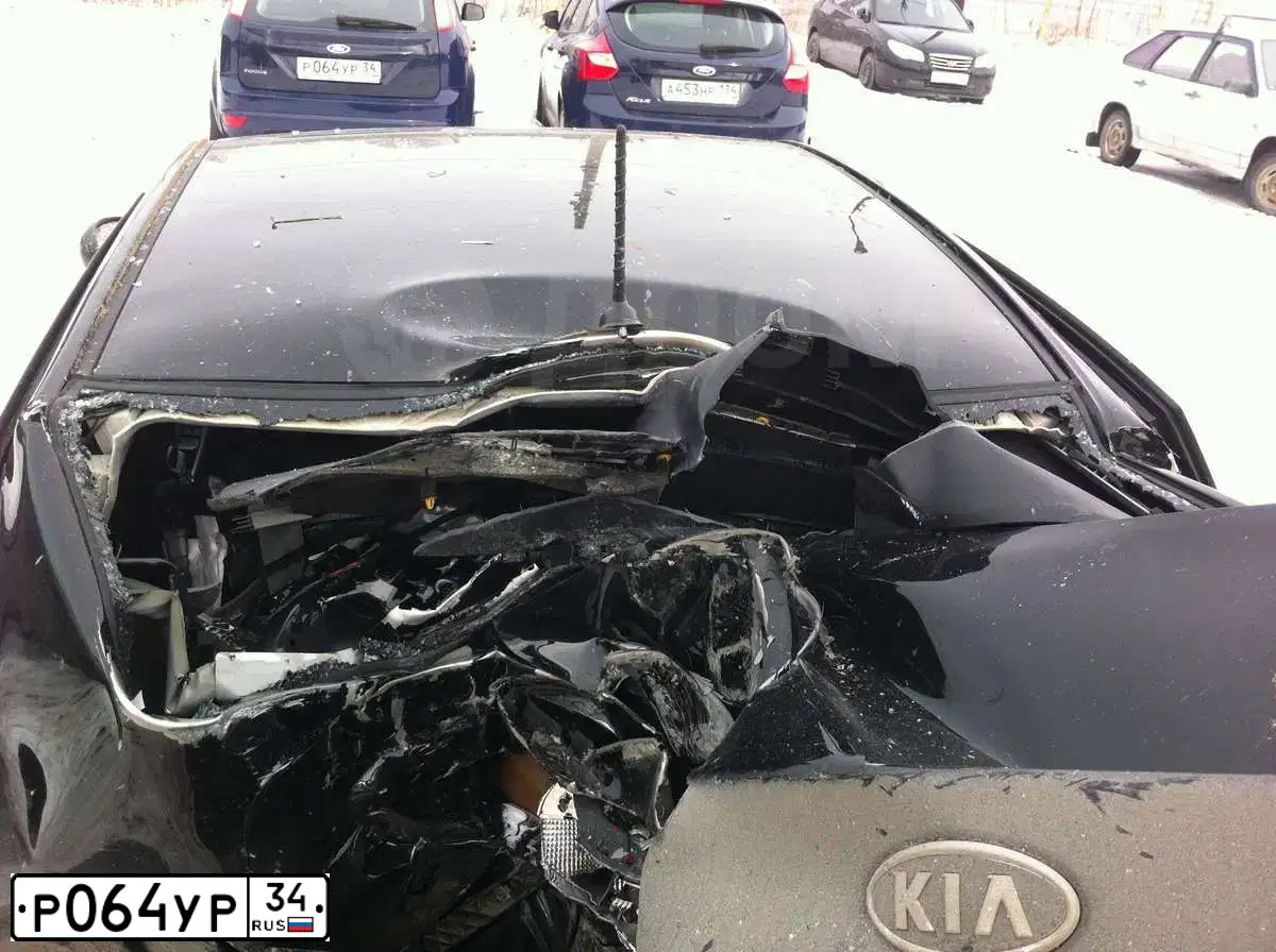 Фото автомобиля FORD FOCUS, 2011 — госномер М610ВК134. Цвет: ТЕМНО СИНИЙ
