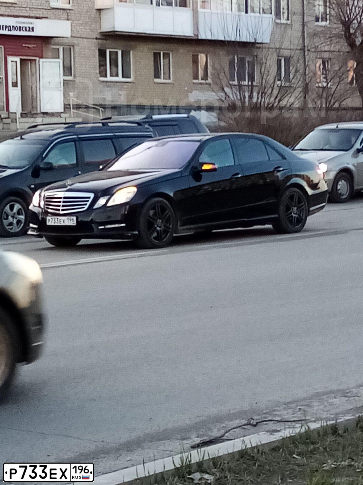 Фото автомобиля MERCEDES E-KLASSE, 2012 — госномер А256АА159. Цвет: ЧЕРНЫЙ