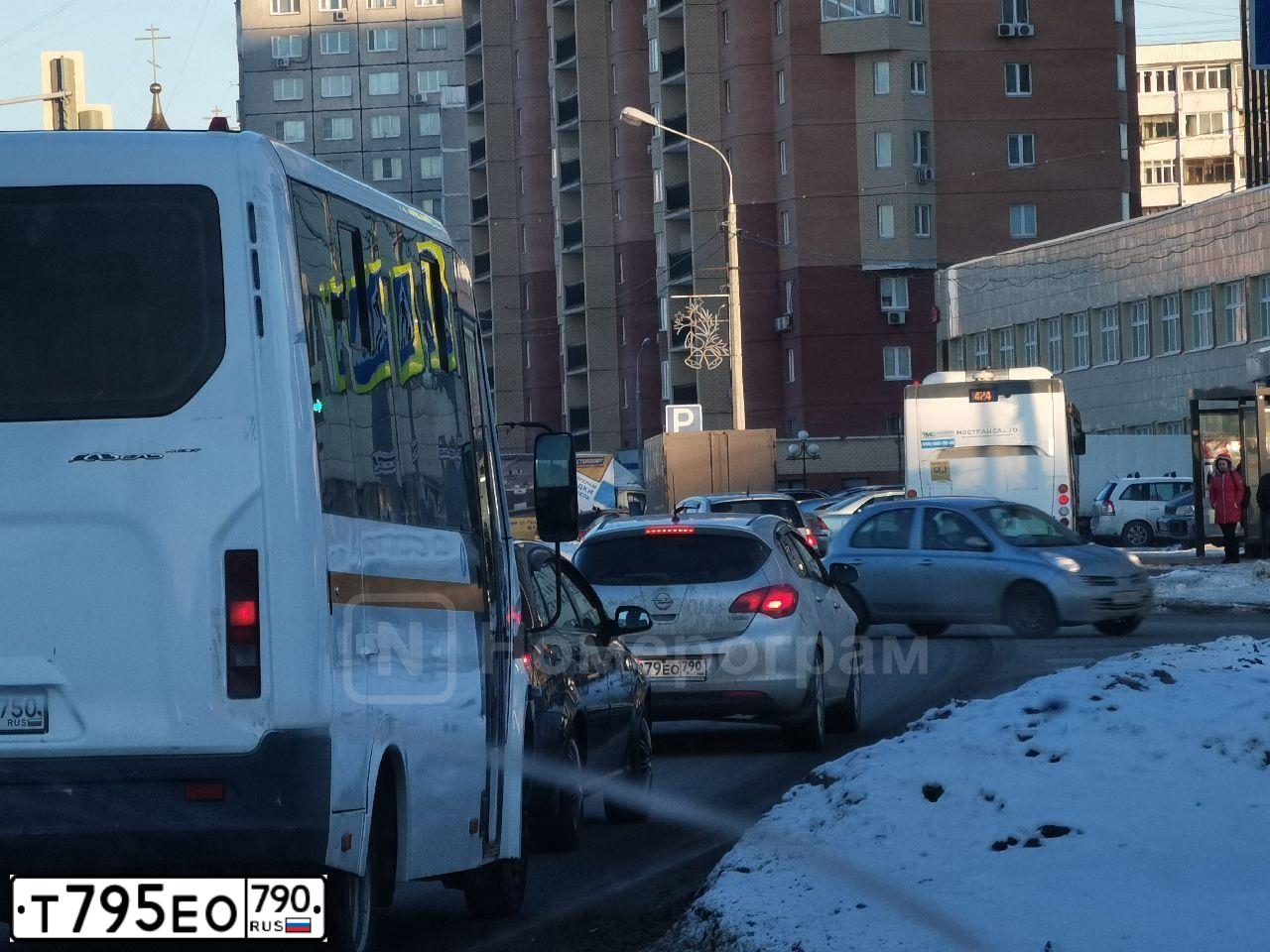 Фото автомобиля VOLKSWAGEN TOUAREG, 2012 — госномер М007ЕС190. Цвет: ЧЕРНЫЙ