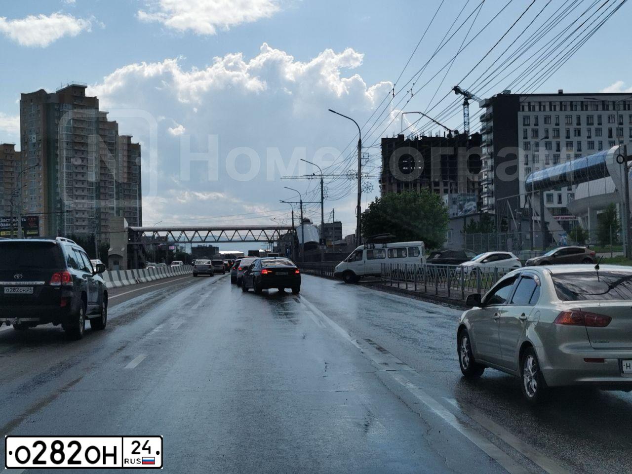 Фото автомобиля HONDA CIVIC, 2008 — госномер В746НХ124. Цвет: ЧЕРНЫЙ